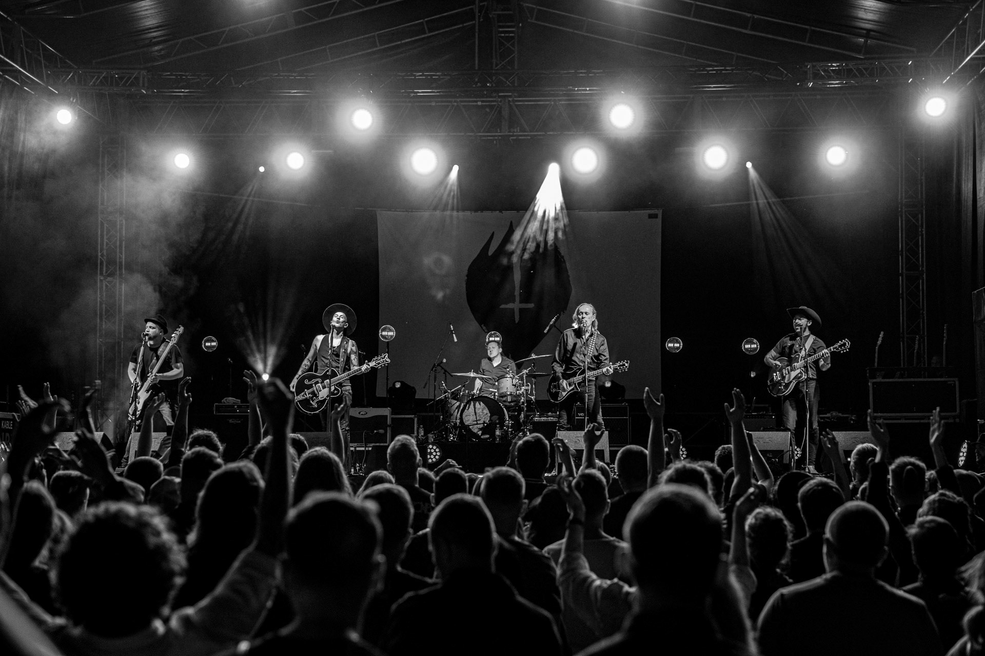 13.08.2021 koncert Me And That Man w Warszawie,Letnia scena Progresji, Gramy do Woli.n/z Adam Nergal Darski - gitara, wokal,n/z John Porter - gitara, wokal,n/z Łukasz Kumański - perkusja,n/z Matteo Bassoli - bass, wokal,n/z Sasha Boole - gitara, wokal,Fot. Andrzej Wasilkiewicz/Reporter