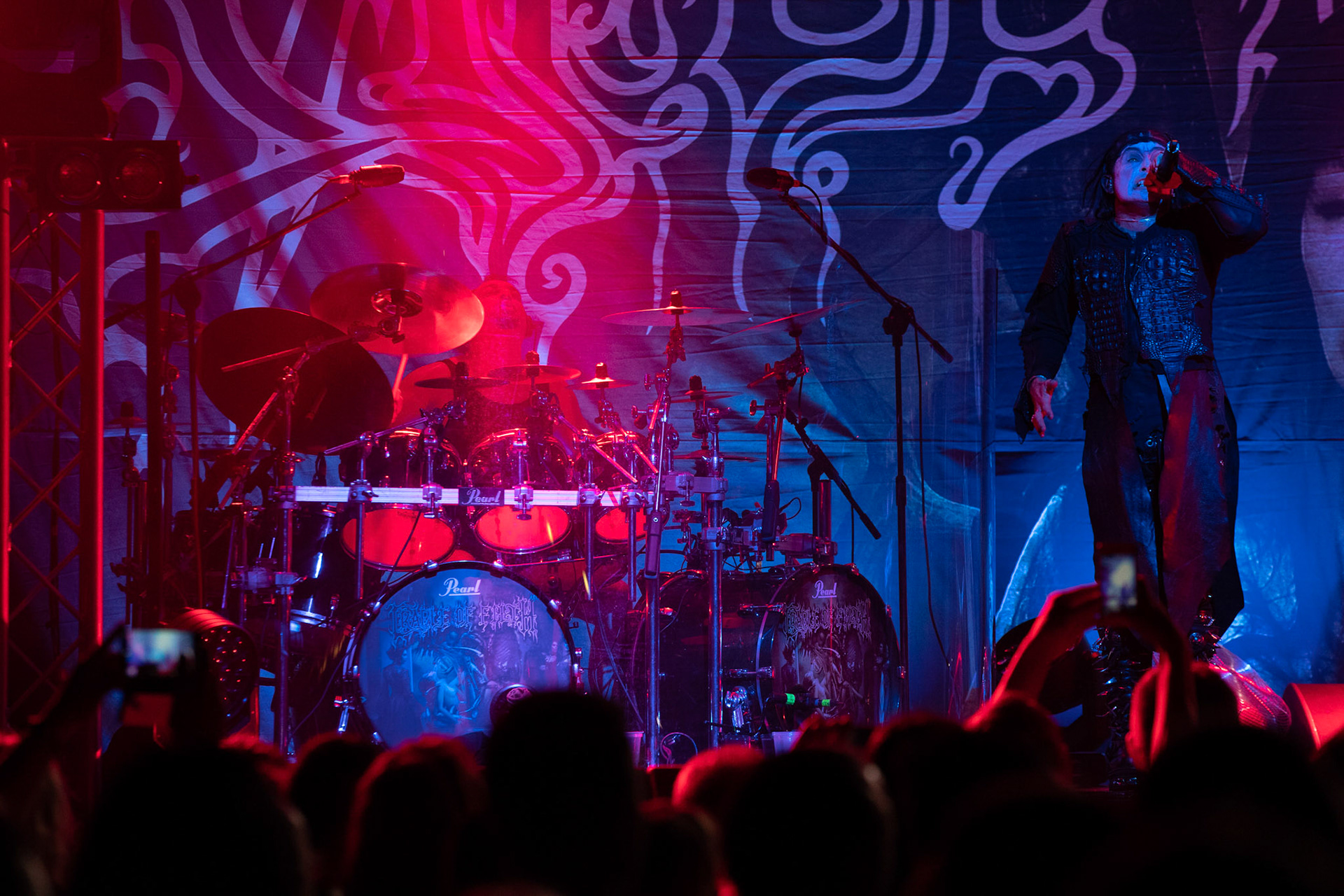 CRADLE OF FILTH - UK. black metal, metal symfoniczny, metal gotycki,
Dani Filth - Vocals,
Martin Skaroupka - Drums, Keyboards and Orchestrations,
Daniel Firth - Bass,
Richard Shaw - Guitar,  
Ashok - Guitar,  
Lindsay Schoolcraft - Narrative vocals,
Nuclear Blast Records
Knockoutprod
fot. Andrzej kaziq Wasilkiewicz/Reporter