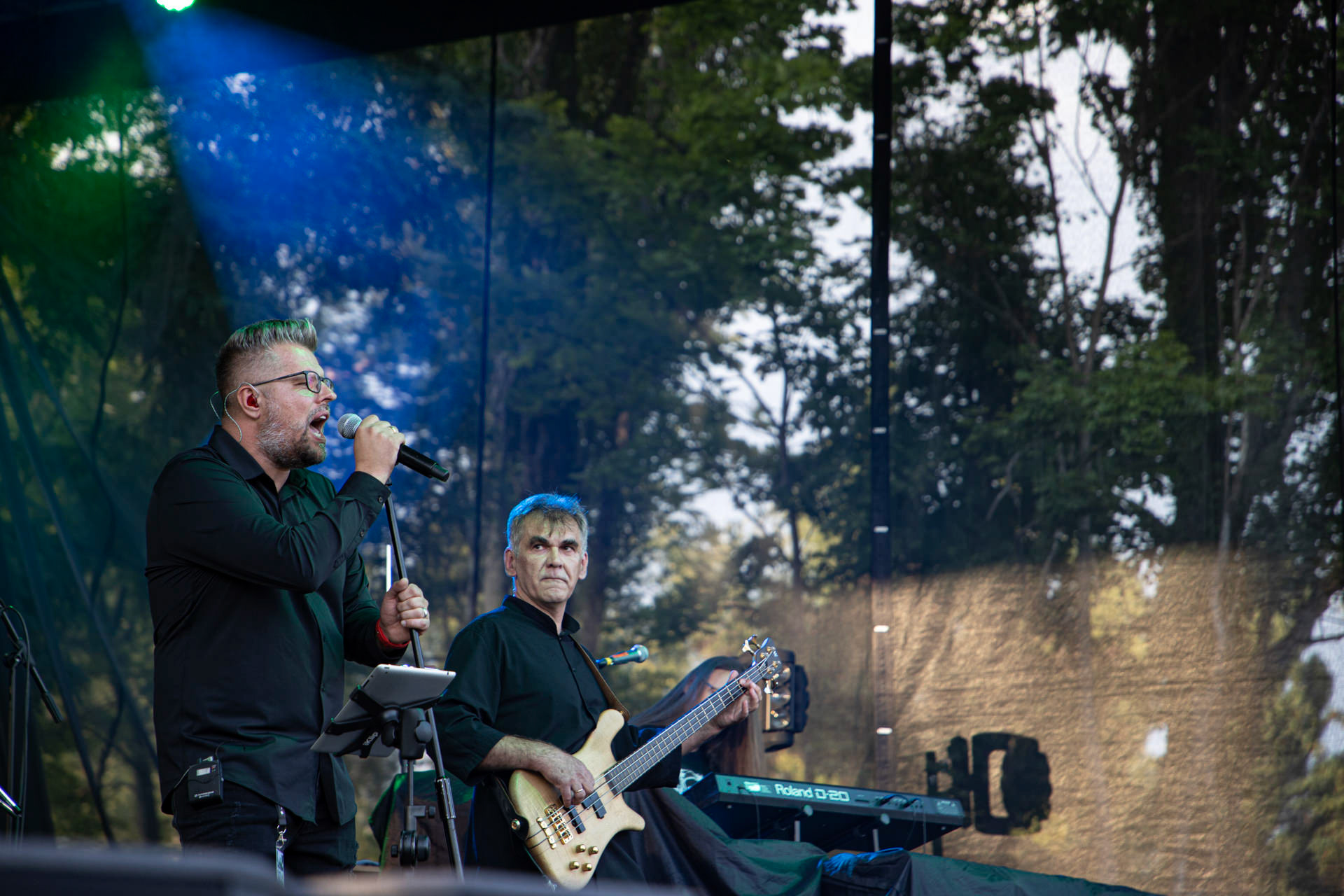 21.08.2021 koncert Collage w Warszawie,Letnia scena Progresji, Gramy do Woli.n/z Piotr „Mintay” Witkowski – bass,n/z Bartosz Kossowicz - wokal, Fot. Andrzej Wasilkiewicz/Reporter