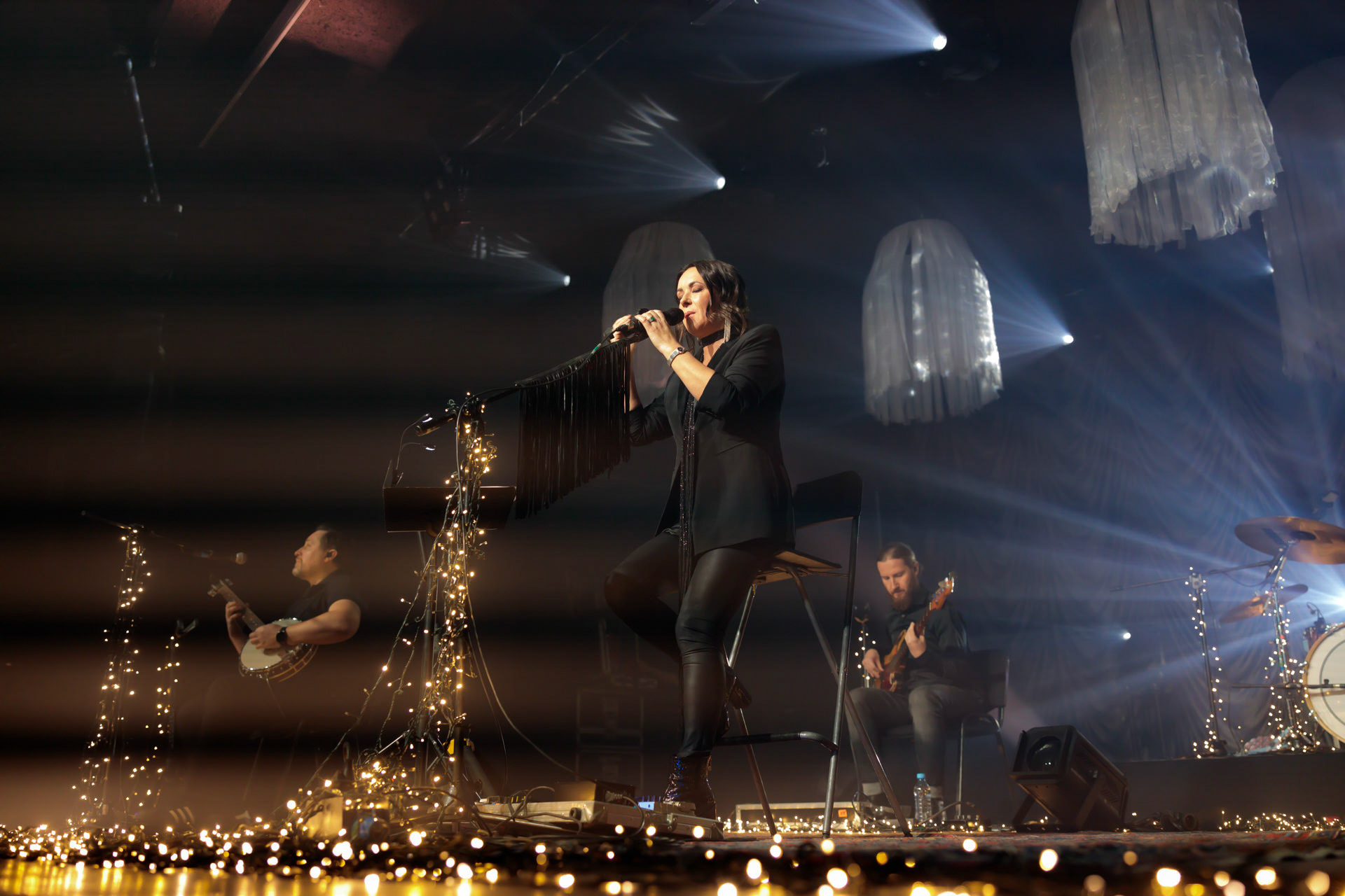 5.12.2021 Kasia Kowalska akustycznie w Klubie Stodola.n/z Kasia Kowalska - wokal,n/z Jerzy Runowski - gitara,n/z Pawel Grudniak - bass,n/z Marcin Karel - gitara,n/z Barek Pawlus - perkusja,Rock, rock progresywny, rock alternatywny, polski rock, pop-rock.fot. Andrzej Wasilkiewicz/Reporter