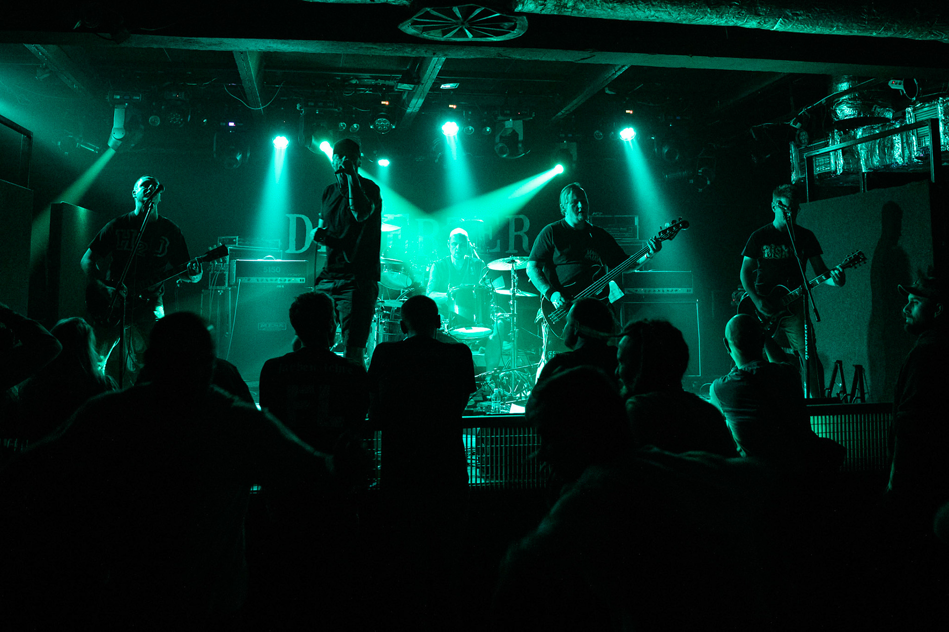 8.12.2018r 1125 koncert Proxima, Rafał „Wróbel” Wróblewski – wokal
Krzysztof „Sokół” Sokołowski – perkusja
Dawid Gappa – gitara basowa
Szymon „Laluś” Wolny – gitara elektryczna
Adam „Ady” Wacyk – gitara elektryczna fot. Andrzej Wasilkiewicz/Reporter