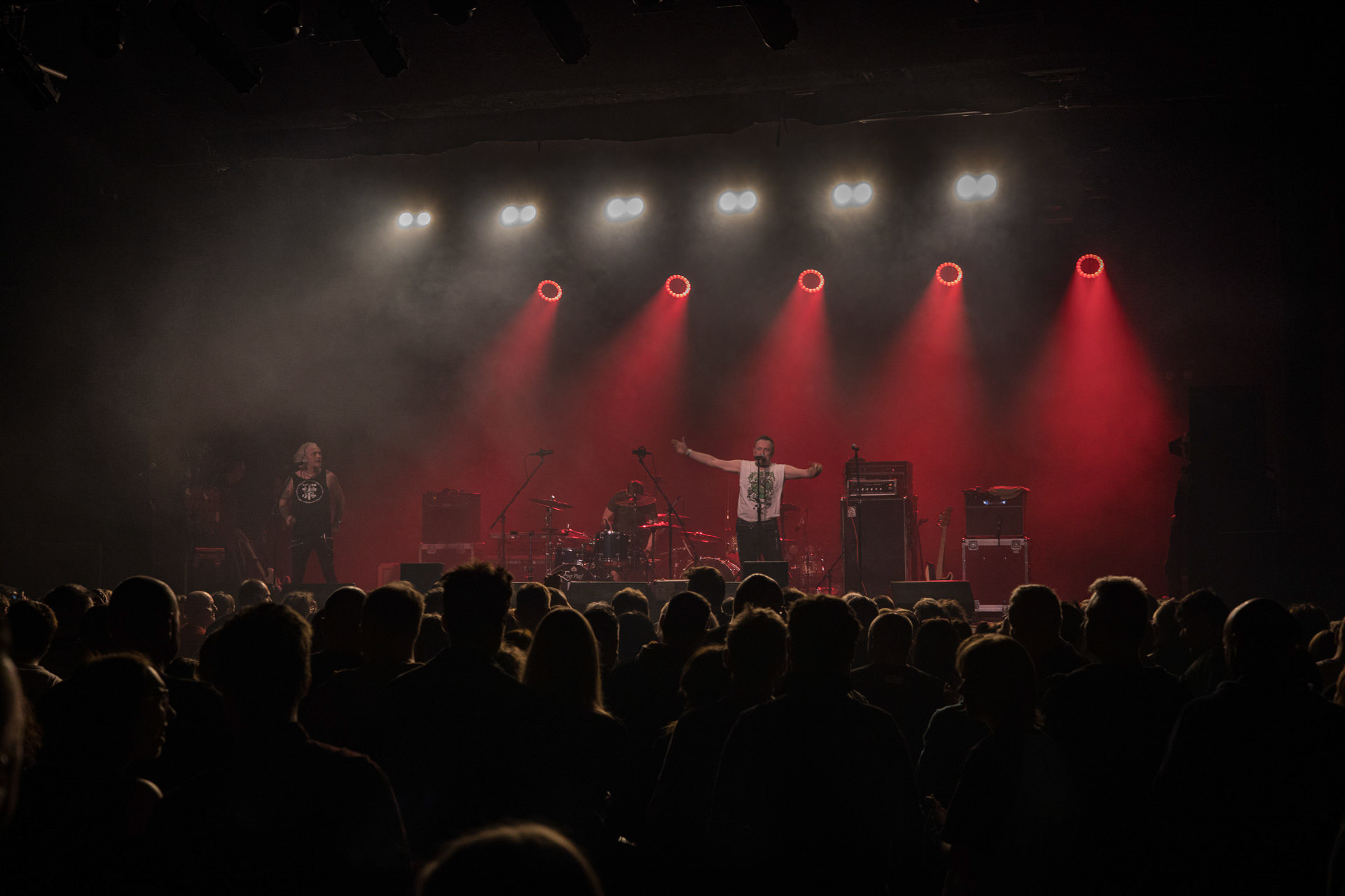 4.11.2022 TZN Xenna - warszawska grupa punkrockowa, wystapila przed KULTem w Warszawie, Klub Stodola,fot. Andrzej Wasilkiewicz/Reporter