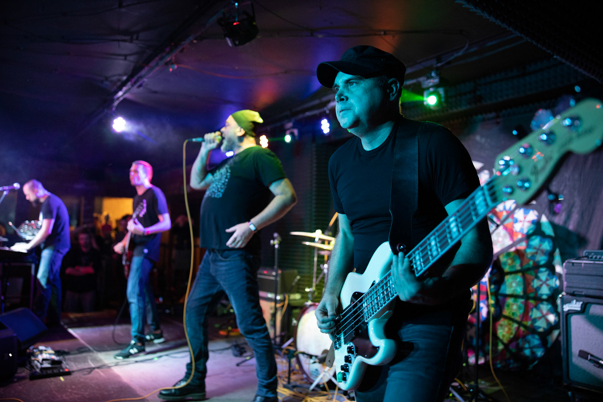 Armia - punk rock, hardcore,
Tomasz Budzyński - głos,
Stanisław Budzyński - gitara,
Jakub Bartoszewski - waltornia, instrumenty klawiszowe,
Amadeusz Kaźmierczak - perkusja,
Darek Budkiewicz - gitara basowa,
fot. Andrzej kaziq Wasilkiewicz