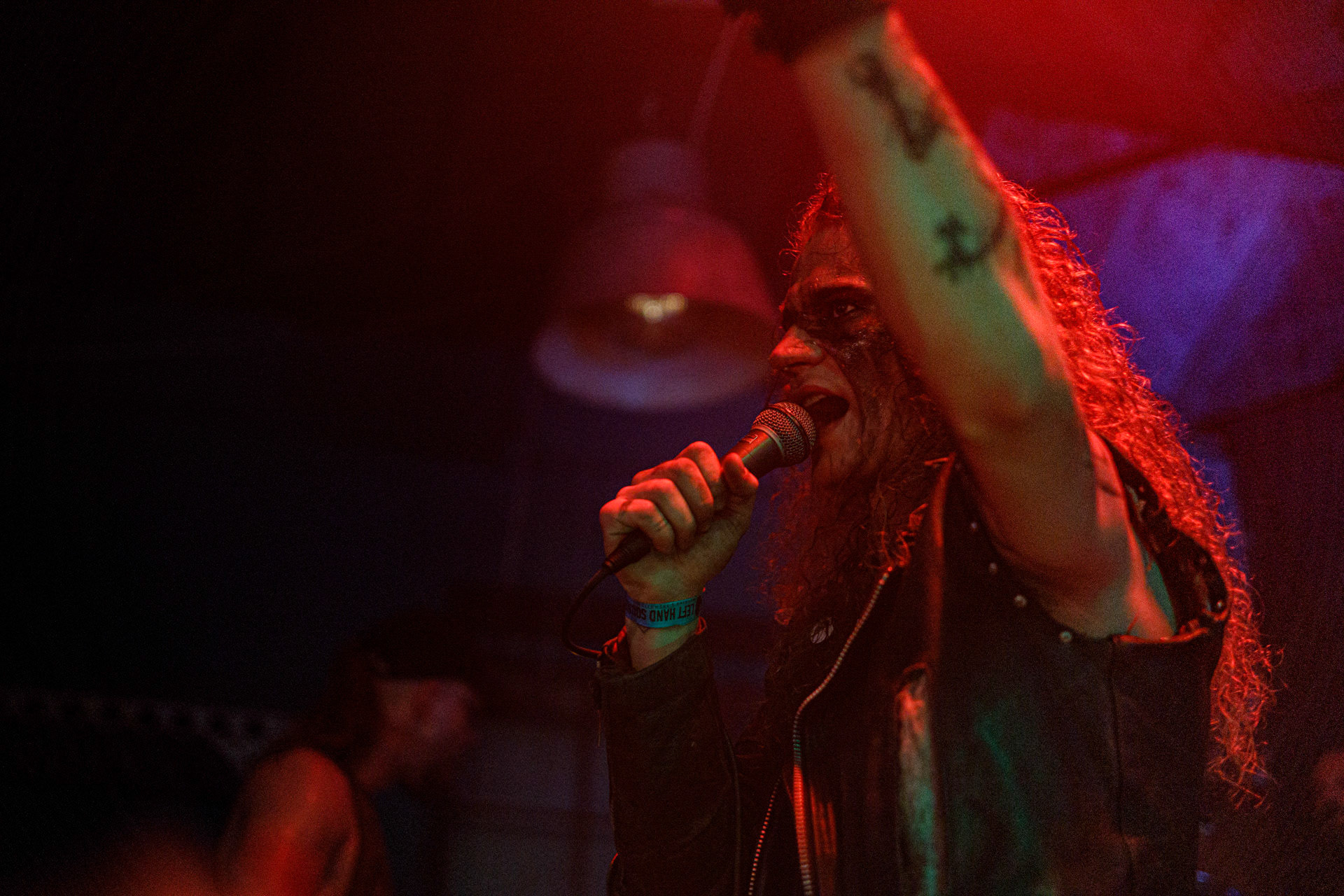 TRUCHŁO STRZYGI (black punk), Gwiezdny Demon - release show,w składzie:Gambit - wokalP. - gitara/wokalAlkatraz - gitara/wokalKaczor - garyMadness - bass/wokalPanass - bass/wokalGolem - nosferatu/wokalCzarownice - tba/wokalChłopaki z baraków polskiego metalu, rozpędzona maszyna do robienia grubego melanżu, gwiezdne trupy, kreatury obrzydlistwa i martwi decydenci podziemia. Prawdopodobnie pierwszy i ostatni raz zagrają całego Demona na żywo, a Ty mordeczko będziesz miał o czym kolegom przy wódce opowiadać.Produkcja Left Hand Soundsfot. Andrzej Wasilkiewicz/kaziq.com