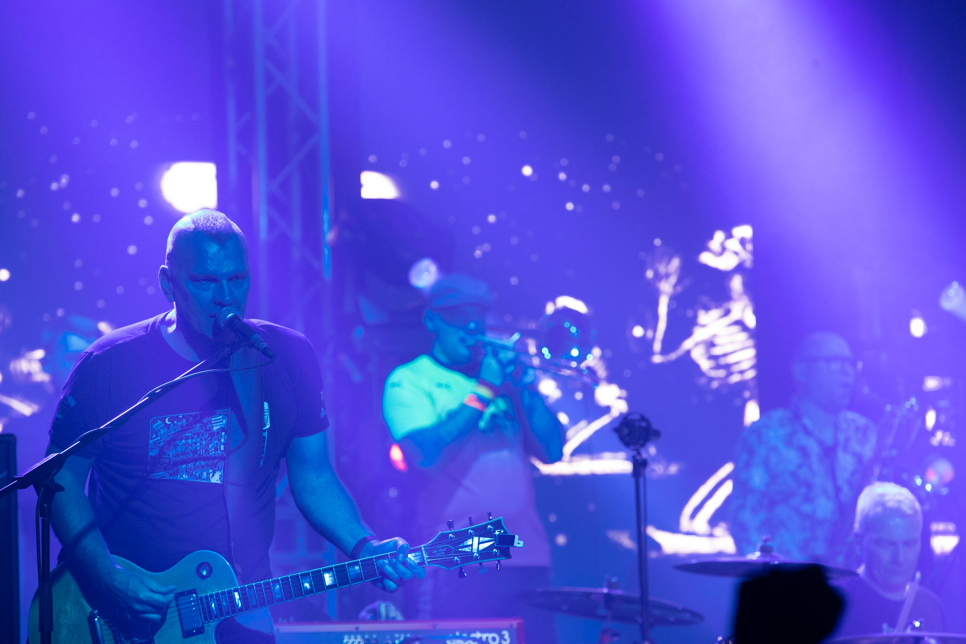 KULT - koncert Pomaranczowa Trasa 2021 - Warszawa Stodoła. 29 pazdziernika 2021. Tomasz Goehs perkusja,Konrad Wantrych klawisze,Mariusz Godzina saksofony,Jarosław Wazny puzon, Wojciech Jablonski gitara,Rock, rock progresywny, rock alternatywny, punk, nowa fala, polski rock.fot. Andrzej kaziq Wasilkiewicz/Reporter