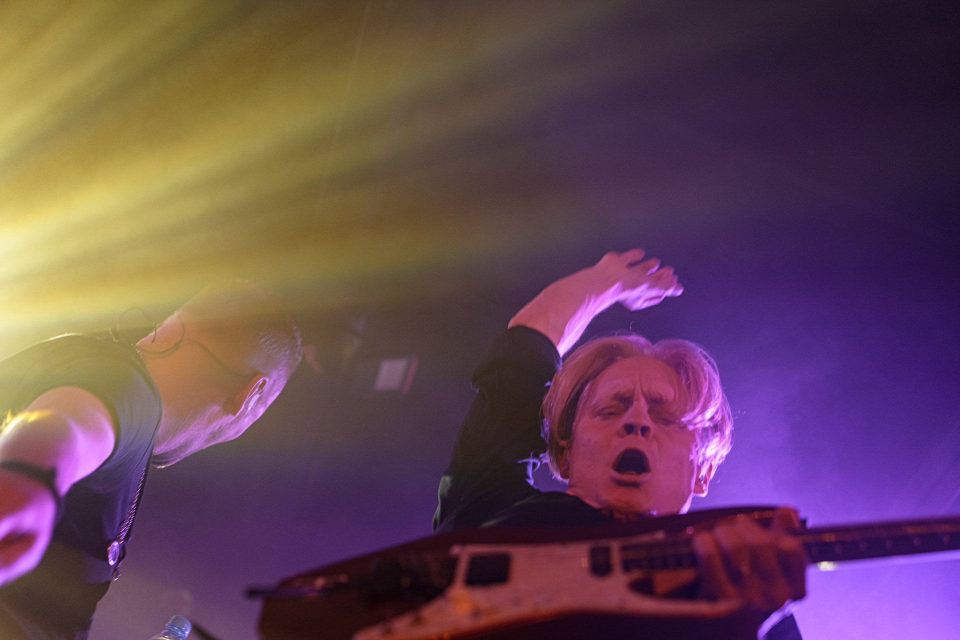 2023.09.04 Poets of the Fall - Warszawa, klub Proxima. To już 20 lat od kiedy rockowy zespół Poets of the Fall odnosi sukcesy na międzynarodowej scenie. Z tej okazji zespół wyrusza w trasę jubileuszową, która obejmie też Polskę. Grupa zagrała w warszawskiej Proximie 4 września 2023 roku. Produkcja Fource.pl  fot. Andrzej Wasilkiewicz/kaziq.com