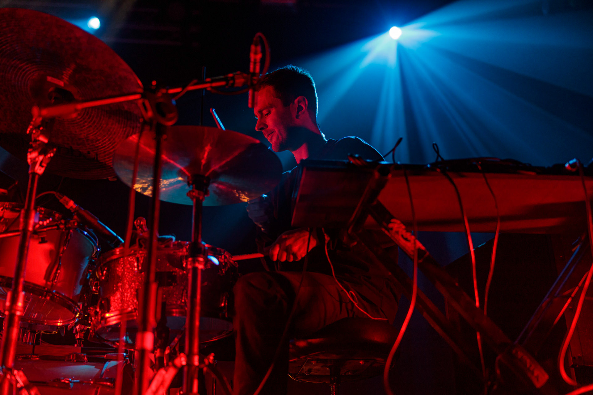 26.04.2022 Portico Quartet Jazz, ambient, electronic, hang. Warszawska Progresja.Portico Quartet to instrumentalny zespol z Londynu w Wielkiej Brytanii. n/z Duncan Bellamy - drums and electronics,Produkcja Winiary Bookings fot. Andrzej Wasilkiewicz/Reporter