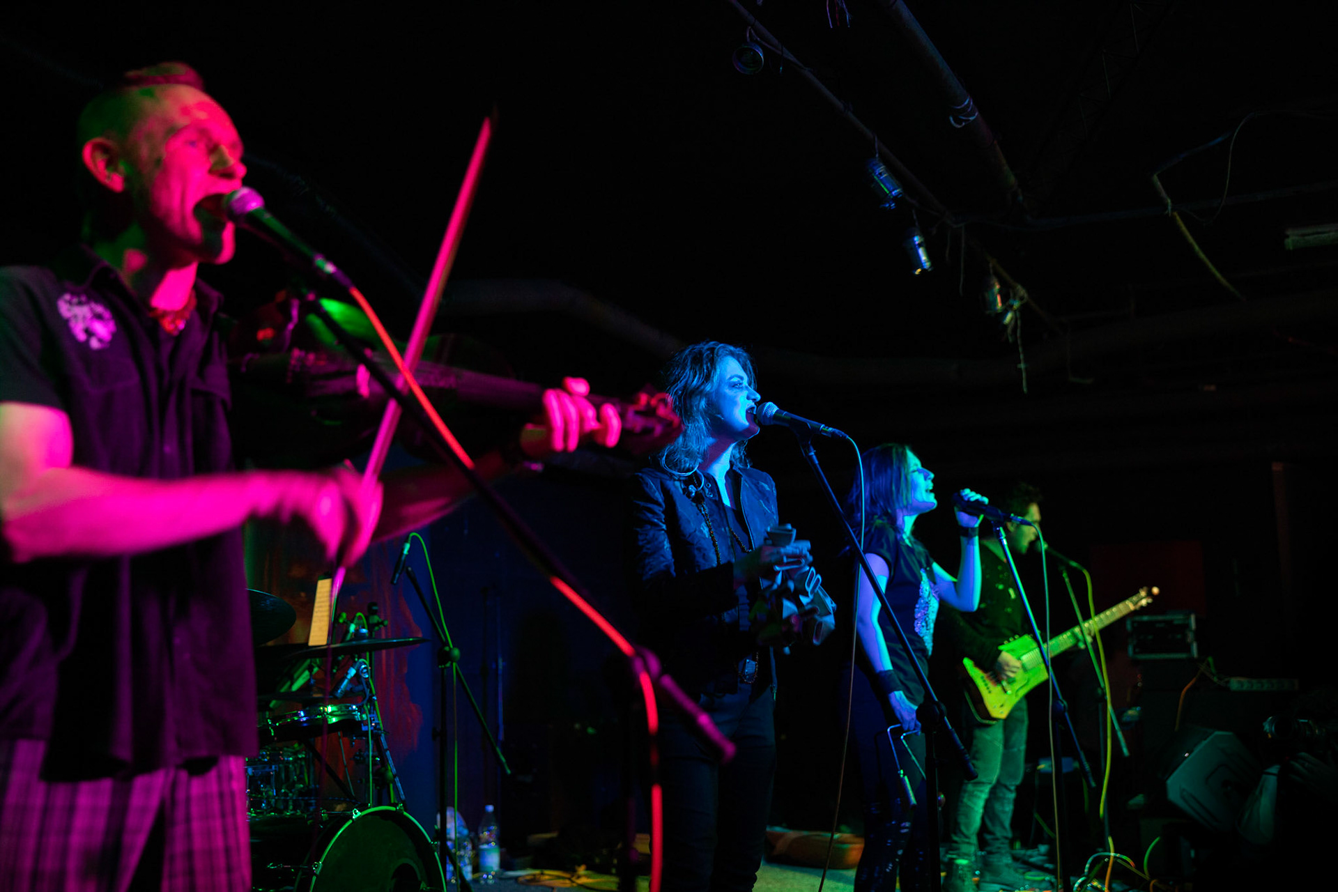 Żywiołak - biometal, folk, ethno sound,
Robert Jaworski - fidel renesansowa, wokal, lira korbowa,
Kamil Strzyżewski - gitara basowa, lutnia,
Wiktoria Kwiatkowska - śpiew, 
Zuza Ciszewska - śpiew, skrzypce,
Michał Lange - perkusja,
Szyszka Leśna - skrzypce ,wokal wspomagający,
Warszawa, klub Potok Drugi Dom Ludzi Rocka,
fot. Andrzej kaziq Wasilkiewicz