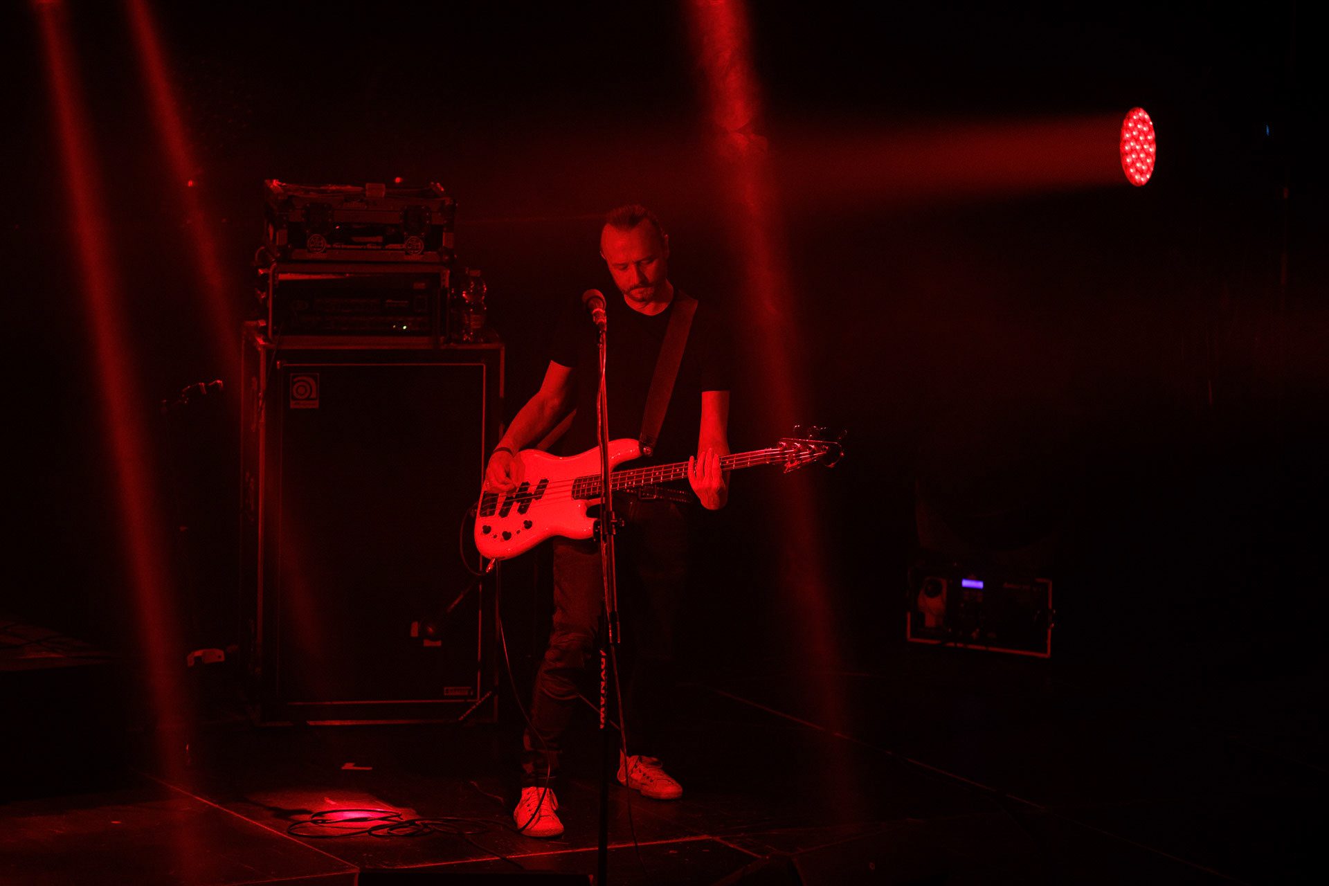 16.11.2021 Dezerter - 40 lecie,koncert Warszawa Palladium. N/z Robert Robal Matera gitara, N/z Krzysiek Grabowski perkusja,N/zJacek Chrzanowski bass, Dezerter, SS20, Punk, Punkrock, hardcore, rock.fot. Andrzej Wasilkiewicz/REPORTER