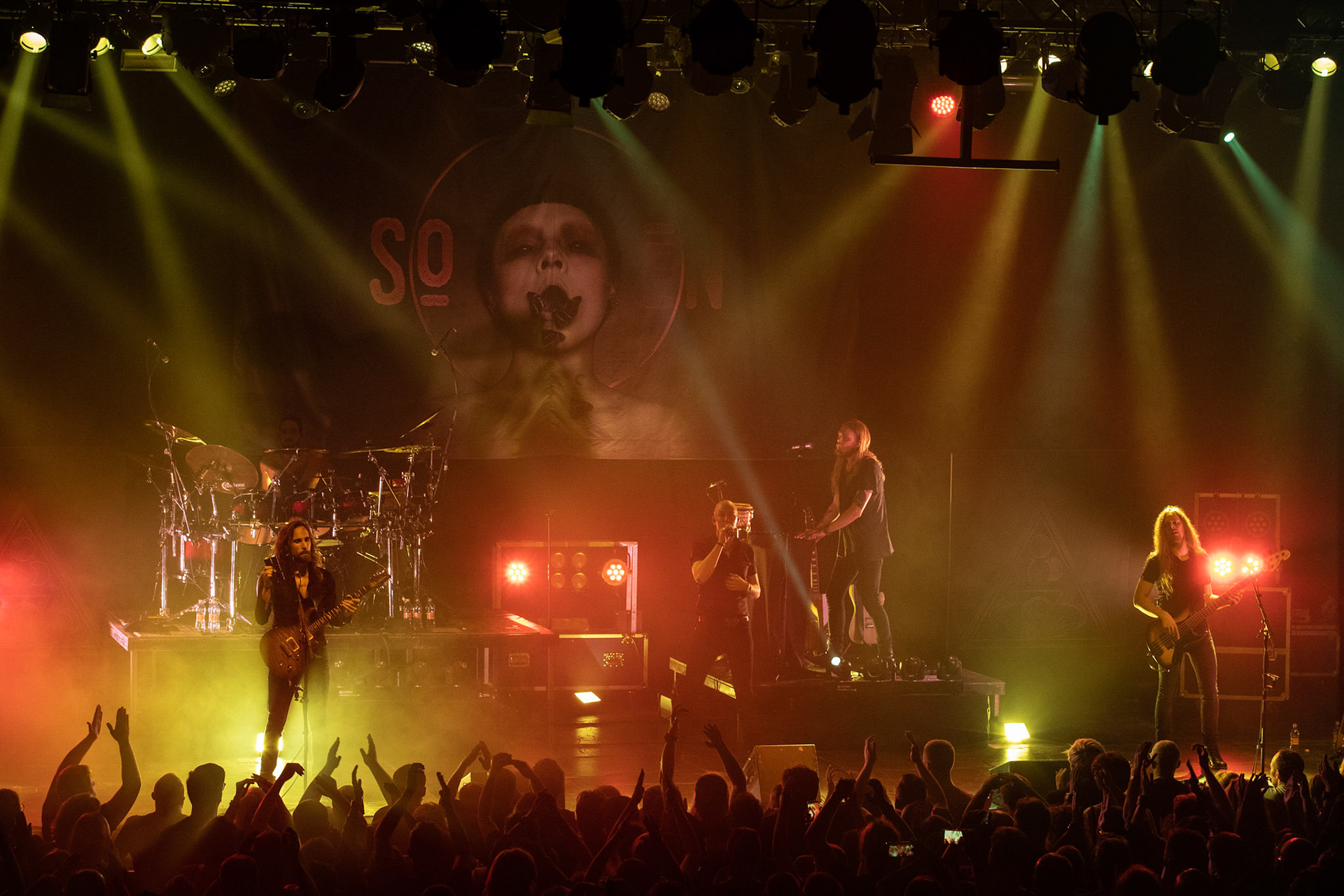 SOEN - Szwecja, rock progresywny, progmetal.  Stefan Stenberg – Bass
Cody Ford – Guitar
Lars Åhlund – Keys, guitar
Joel Ekelöf – Vocals
Martin Lopez – Drums, percussion
Knock Out Productions
Progresja Warszawa. fot. Andrzej Wasilkiewicz/Reporter