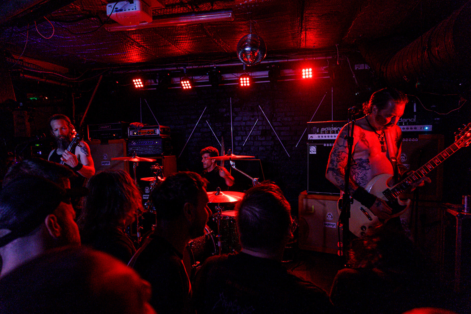 7.07.2022 - HIGH ON FIRE - legenda sceny stoner/doom z Mattem Pikem na czele, koncert w warszawskiej Hydrozagadce.n/z Matt Pike – gitara, wokal,n/z Jeff Matz – gitara basowa,n/z Coady Willis - perkusja,Doom metal, stoner metal, sludge metal, thrash metal.Produkcja WiniaryBookings. fot. Andrzej Wasilkiewicz/Reporter