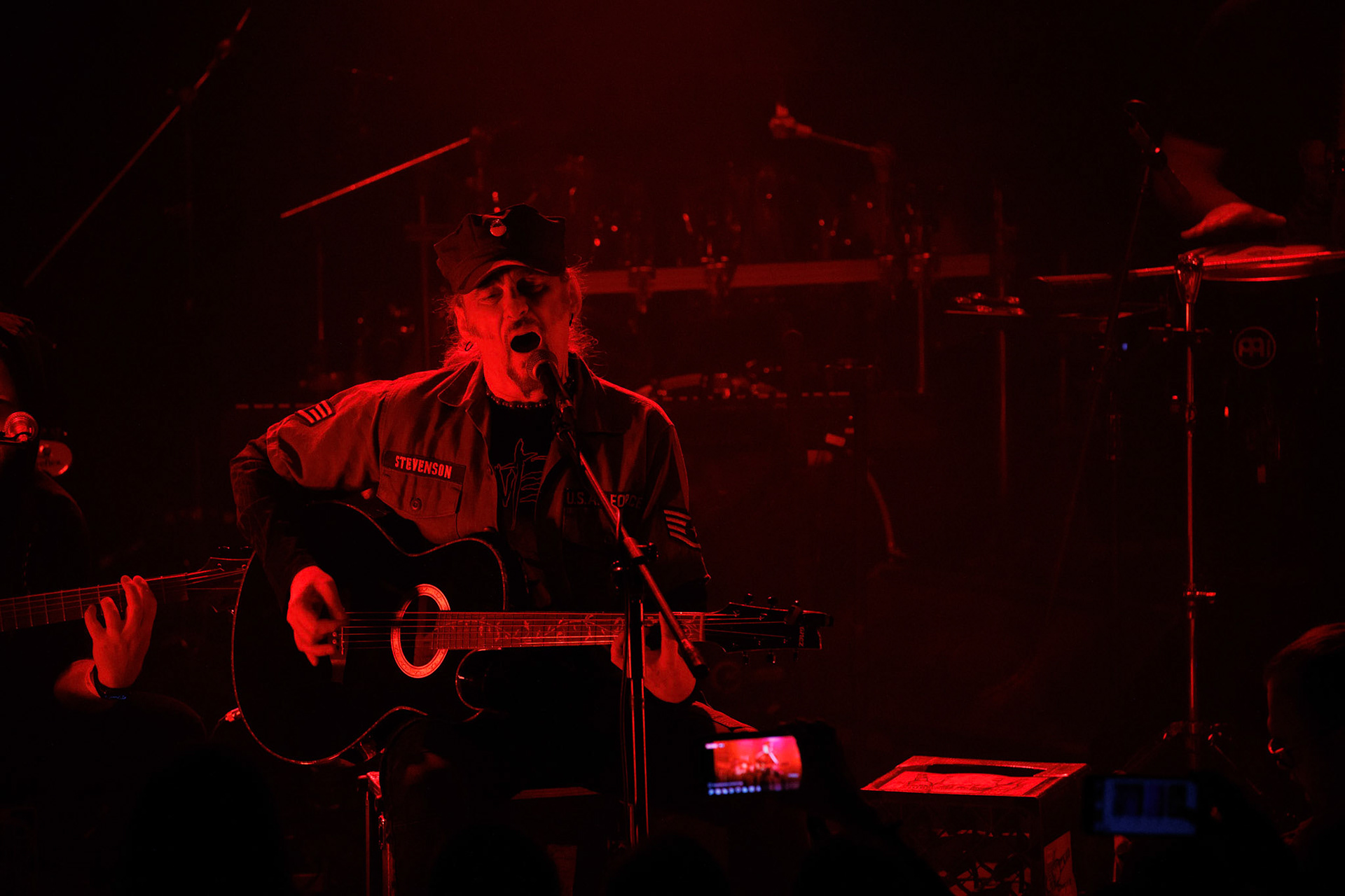 Hunter - koncert dla Ukrainy. WarszawaProgresja Paweł „Drak” Grzegorczyk – wokal, gitara, Piotr „Pit” Kędzierzawski – gitara, Michał „Jelonek” Jelonek – skrzypce, Konrad „Saimon” Karchut – gitara basowa, Arkadiusz „Letki” Letkiewicz – instrumenty perkusyjne.fot. Andrzej Wasilkiewicz/Reporter