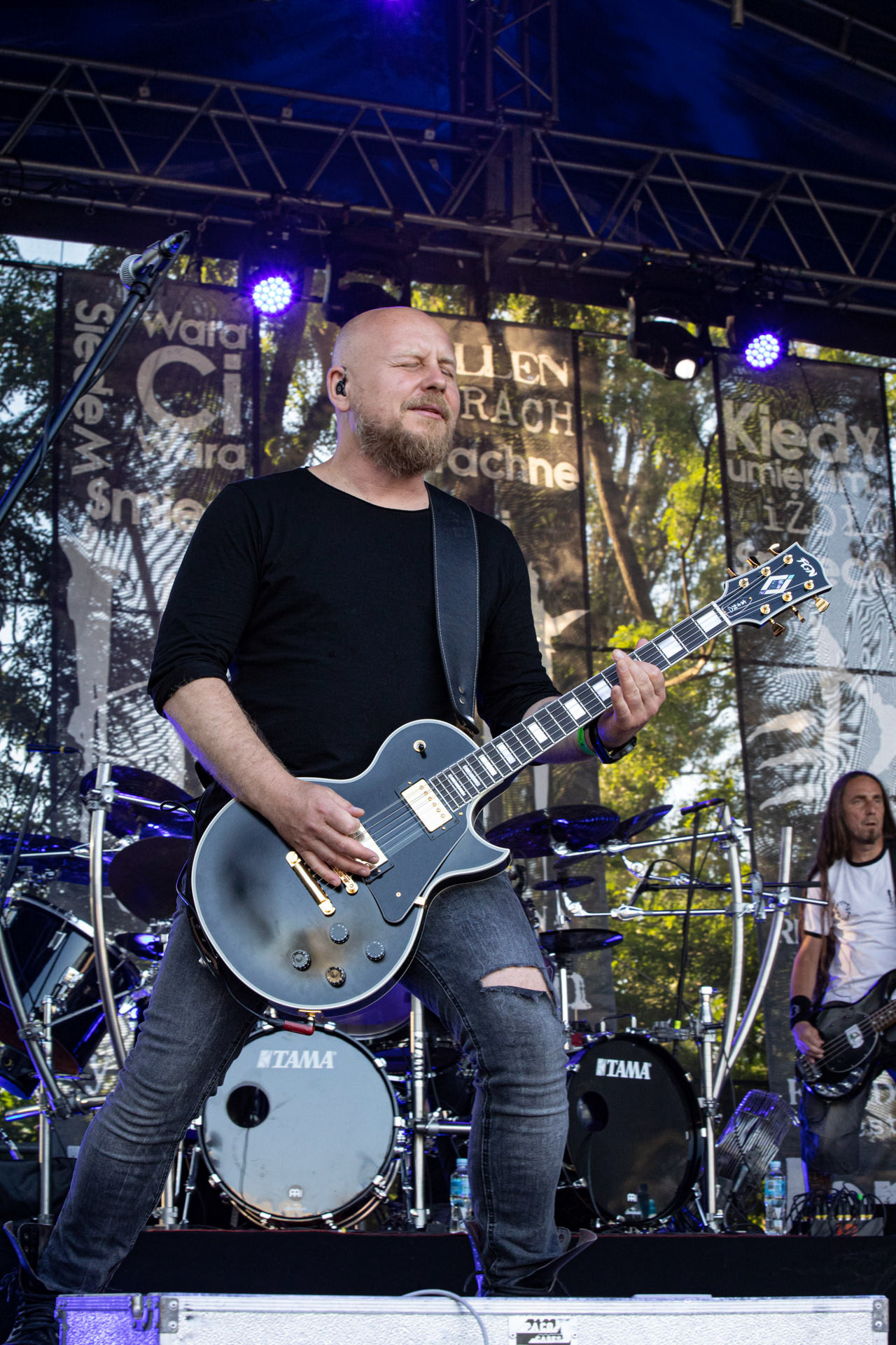 Hunter - postpandemoniczny koncert z okazji XXXV-lecia.Progresja - Gramy do Woli, Warszawa.Piotr „Pit” Kędzierzawski – gitara, Letnia Scena Progresji.fot. Andrzej Wasilkiewicz/Reporter