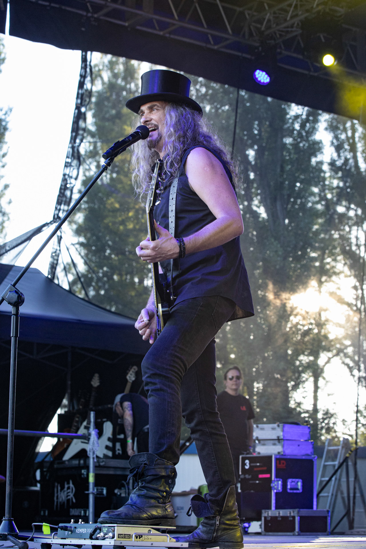 Hunter - postpandemoniczny koncert z okazji XXXV-lecia.Progresja - Gramy do Woli, Warszawa.Paweł „Drak” Grzegorczyk – wokal, gitara, Piotr „Pit” Kędzierzawski – gitara, Michał „Jelonek” Jelonek – skrzypce, Konrad „Saimon” Karchut – gitara basowa, Dariusz „Daray” Brzozowski – perkusja, Arkadiusz „Letki” Letkiewicz – instrumenty perkusyjne.Letnia Scena Progresji.fot. Andrzej Wasilkiewicz/Reporter