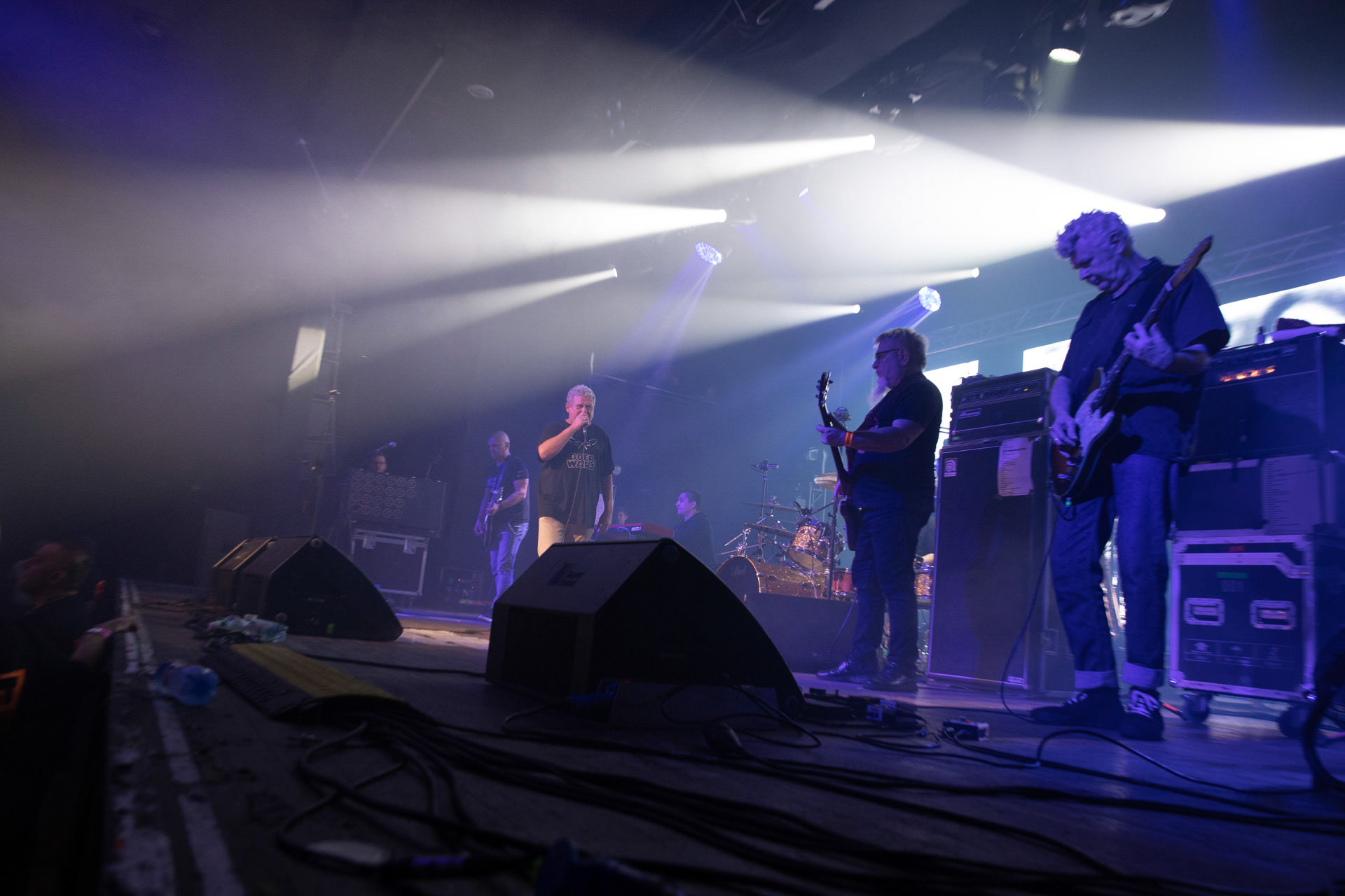 KULT - koncert Pomaranczowa Trasa 2021 - Warszawa Stodoła. 29 pazdziernika 2021. Kazik Staszewski wokal,Wojciech Jablonski gitara,Piotr Morawiec gitara,Ireneusz Werenski bas,Tomasz Goehs perkusja,Konrad Wantrych klawisze,Janusz Zdunek trabka,Mariusz Godzina saksofony,Jarosław Wazny puzon,Jan ”Janusz” Staszewski wokal,Rock, rock progresywny, rock alternatywny, punk, nowa fala, polski rock.fot. Andrzej kaziq Wasilkiewicz/Reporter