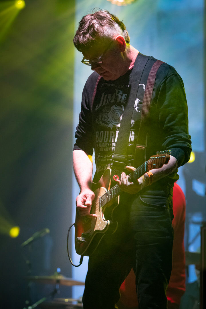 KULT - koncert w ramach Pomaranczowej Trasy 2020 - MUZYCZNA SYRENKA. 9 pazdziernika 2020, Warszawa, Stadion Syrenki. n/z. Piotr Morawiec gitara, Rock, rock progresywny, rock alternatywny, punk, nowa fala.fot. Andrzej kaziq Wasilkiewicz/Reporter