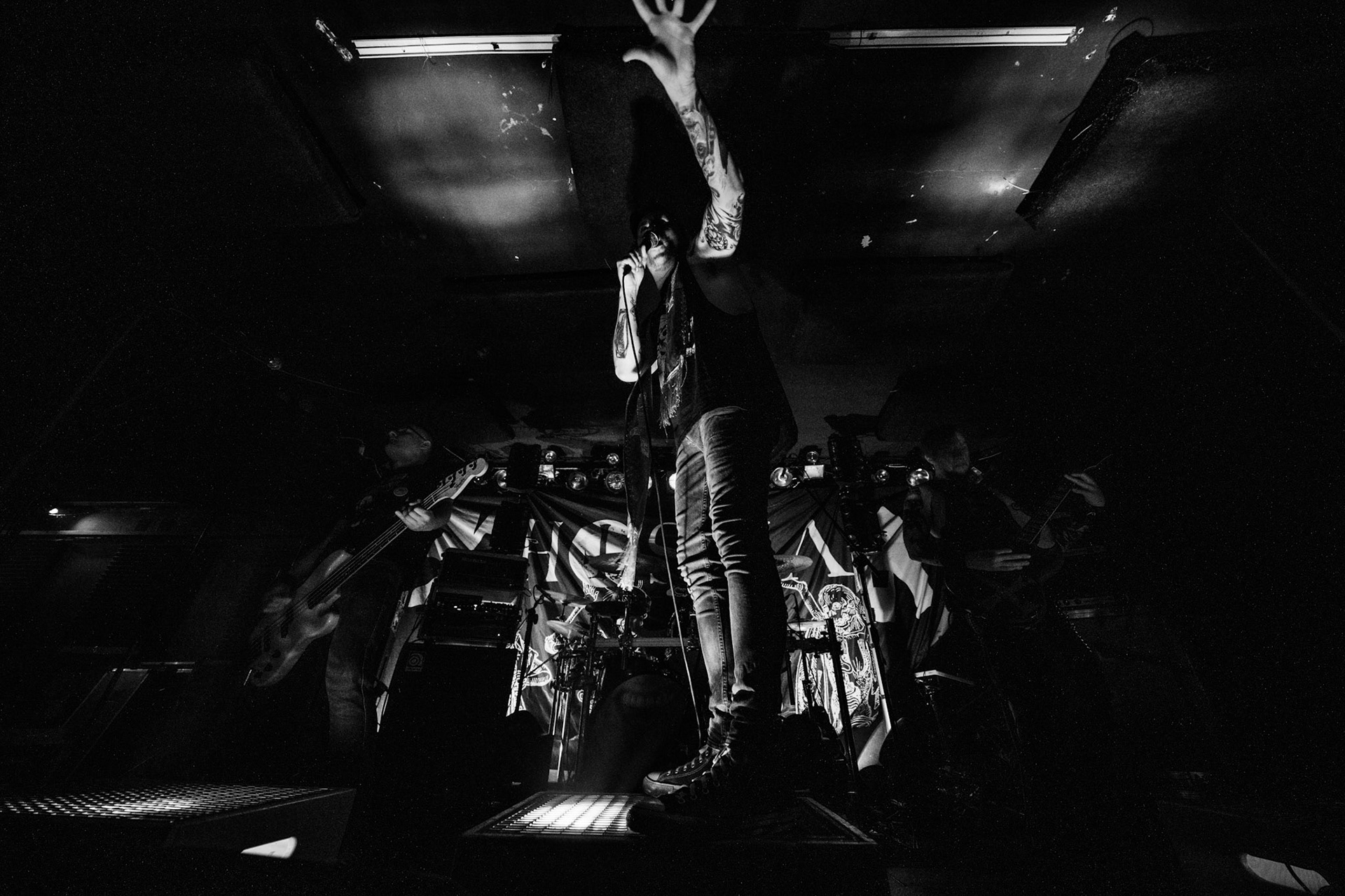 Hostia koncert w Warszawie, trasa Innowiercy Tour 2019
death, grind, groove,
vocals - St Sixtus
guitars - St Anacletus
drums - St Evaristus
bass - St Xyxtus
Knock Out Productions
fot. Andrzej Wasilkiewicz/REPORTER