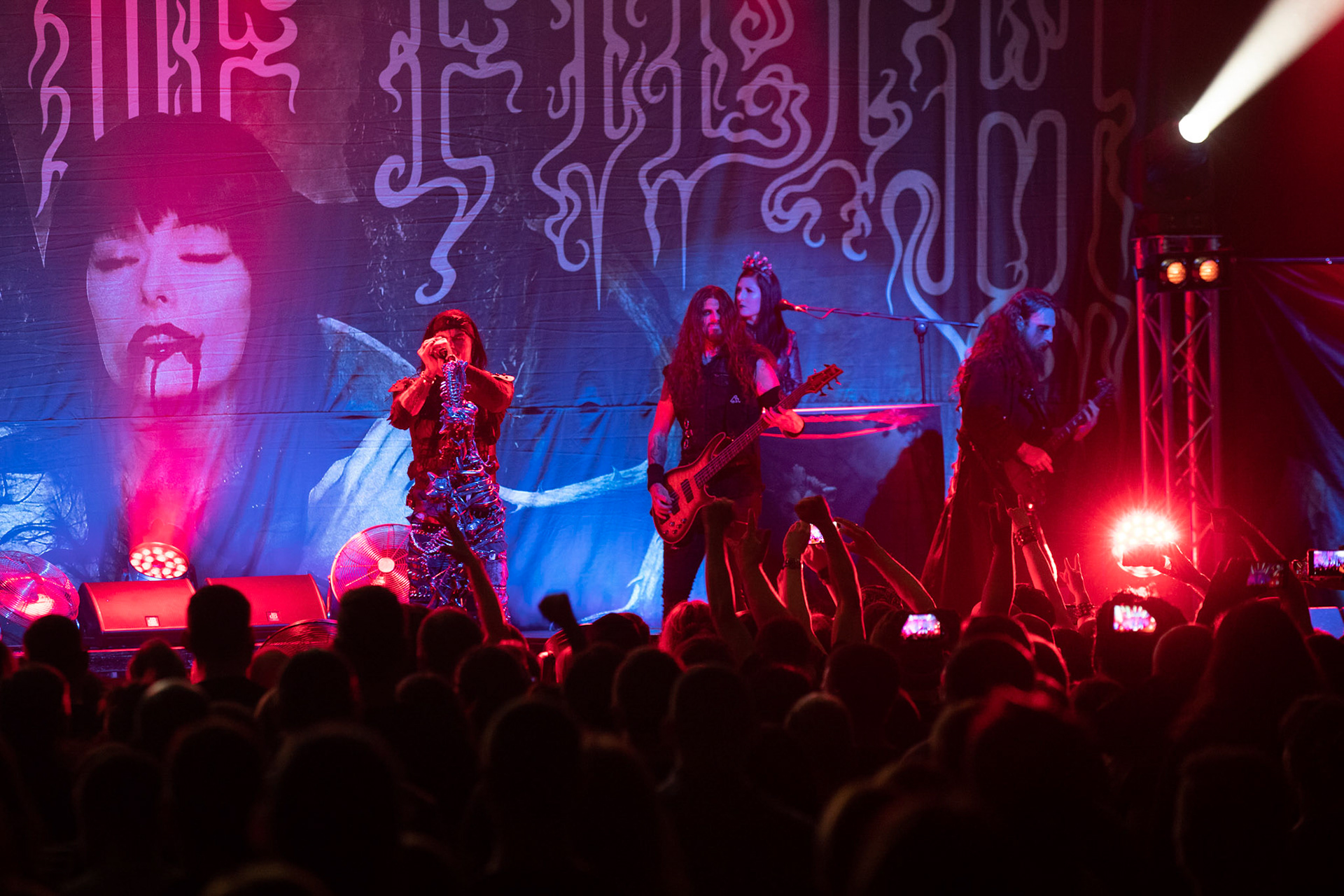 CRADLE OF FILTH - UK. black metal, metal symfoniczny, metal gotycki,
Dani Filth - Vocals,
Martin Skaroupka - Drums, Keyboards and Orchestrations,
Daniel Firth - Bass,
Richard Shaw - Guitar,  
Ashok - Guitar,  
Lindsay Schoolcraft - Narrative vocals,
Nuclear Blast Records
Knockoutprod
fot. Andrzej kaziq Wasilkiewicz/Reporter