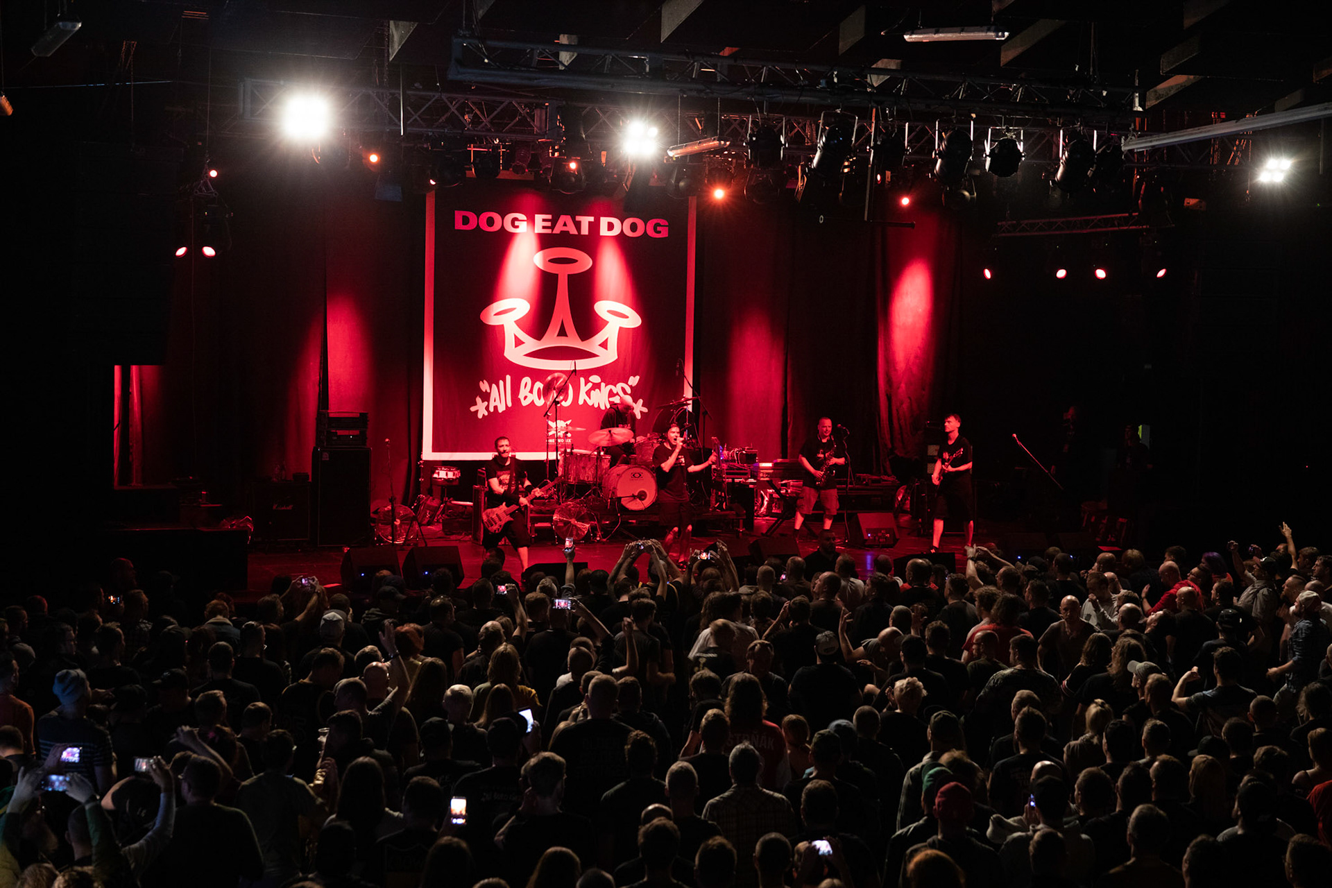 Dog Eat Dog - USA - hardcore, punkrock, rap, metal, hip hop,reggae, soul, funk,
Dave Neabore (bass), 
John Connor (vocals), 
Brandon Finley (drums) 
Roger Hämmerli (guitar)
Bozez (sax & beer)
koncert w Warszawskiej Progresji w ramach trasy 25 lat All Boro Kings zespołu Dog Eat Dog.
fot. Andrzej Wasilkiewicz/Reporter