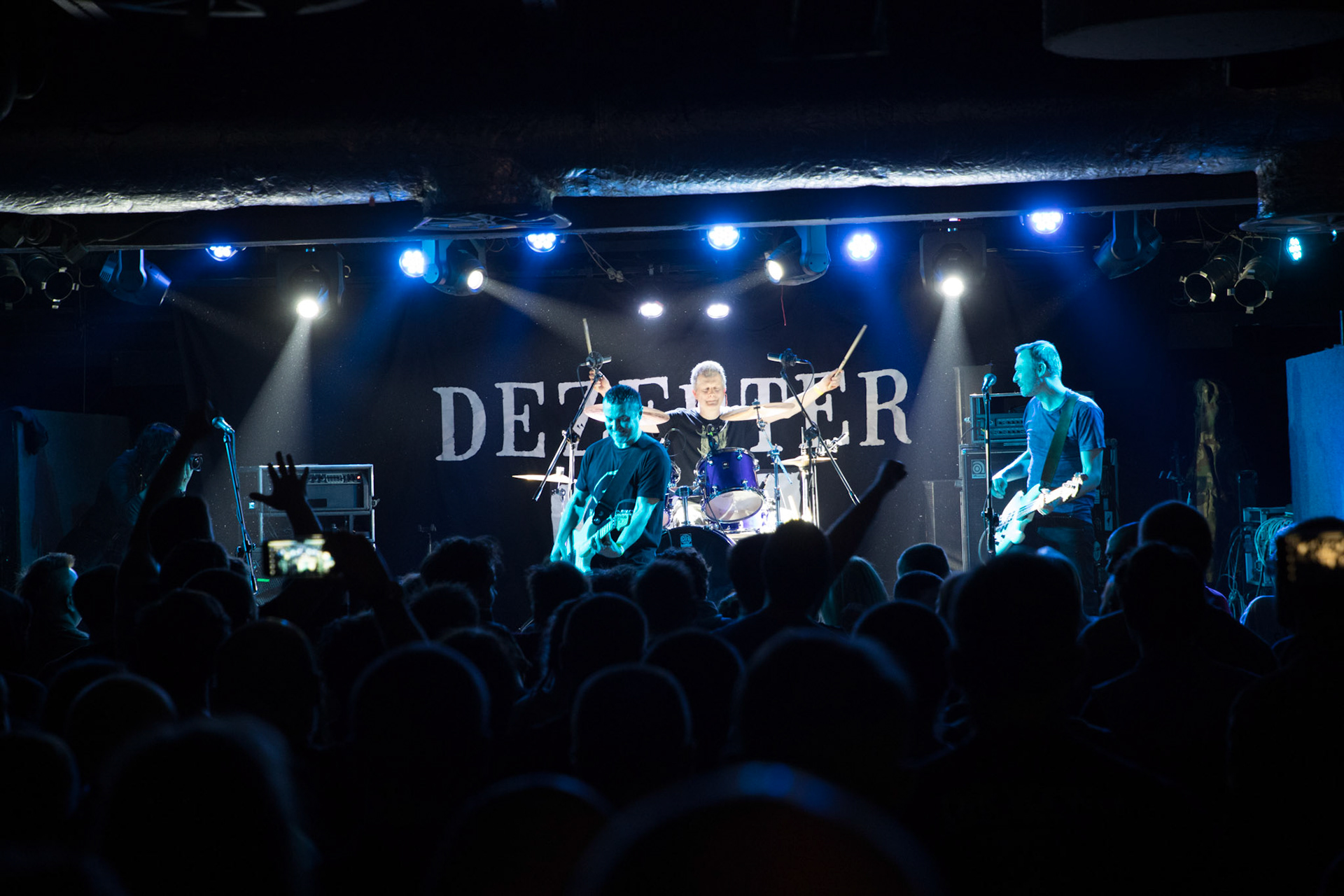 9.12.2017r Dezerter koncert Proxima, Robert Robal Matera gitara, wokal, Krzysztof Grabowski perkusja , Jacek Chrzanowski gitara basowa fot. Andrzej Wasilkiewicz/Reporter