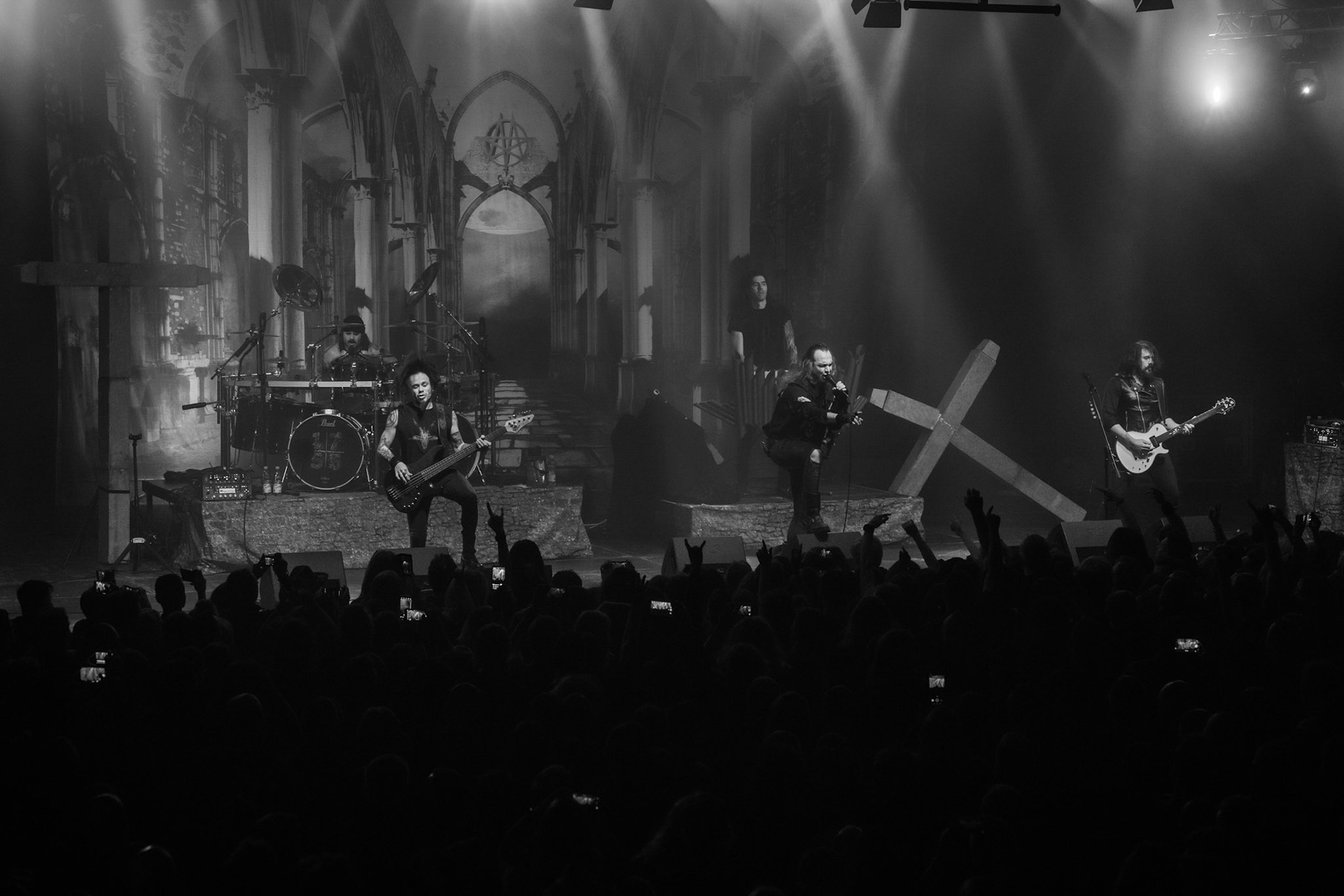 25.11.2019 Warszawa Klub Progresja Europejska Trasa Moonspell z Rotting Christ 2019
koncert Moonspell
N/z Fernando Langsuyar Ribeiro wokal  
N/z Ricardo Amorim gitara  
N/z Pedro Passionis Paixăo instrumenty klawiszowe  
N/z Miguel Mike Gaspar perkusja  
N/z Aires Pereira gitara basowa 
fot. Andrzej Wasilkiewicz/REPORTER