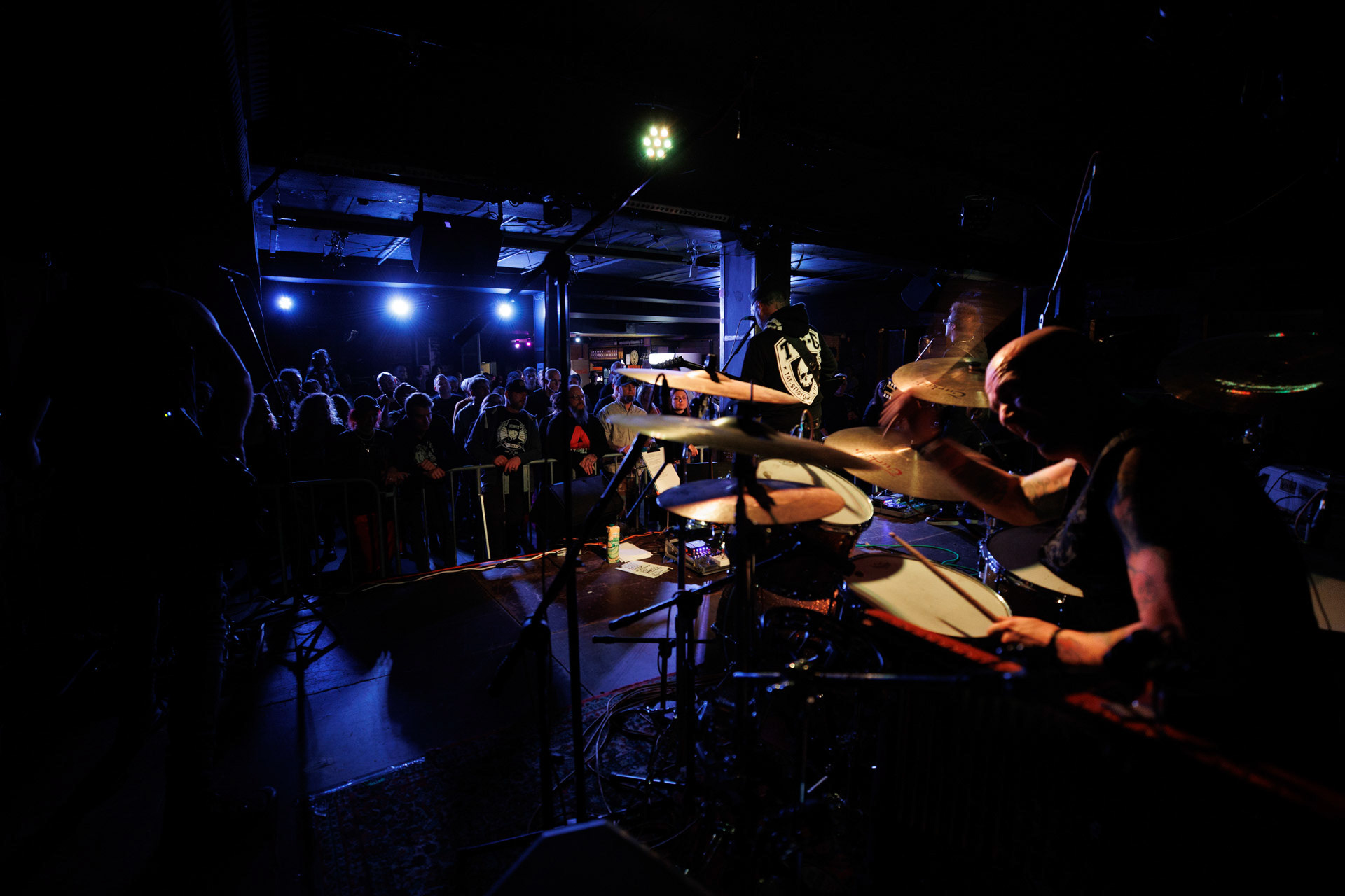 12.11.2021 Lipali - koncert Warszawa klub Remont.Najnowszy album „MOSTY, RZEKI, LUDZIE”.Lukasz Luk Jeleniewski - perkusja, Rock, rock progresywny, rock alternatywny, polski rock.fot. Andrzej kaziq Wasilkiewicz/Reporter