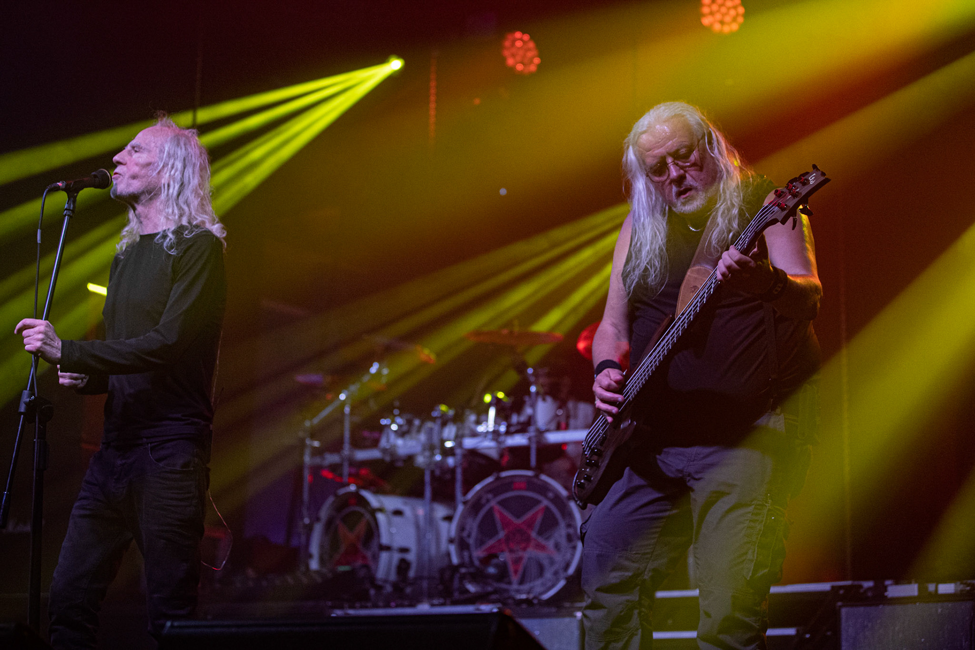 12.09.2021 - KAT i Roman Kostrzewski - koncert "Do zobaczenia w piekle" Wroclaw, Centrum Koncertowe A2.  Krzysztof „Fazi” Oset (Dragon, ex-Kat) i Roman Kostrzewski – wokal, fot. Andrzej kaziq Wasilkiewicz