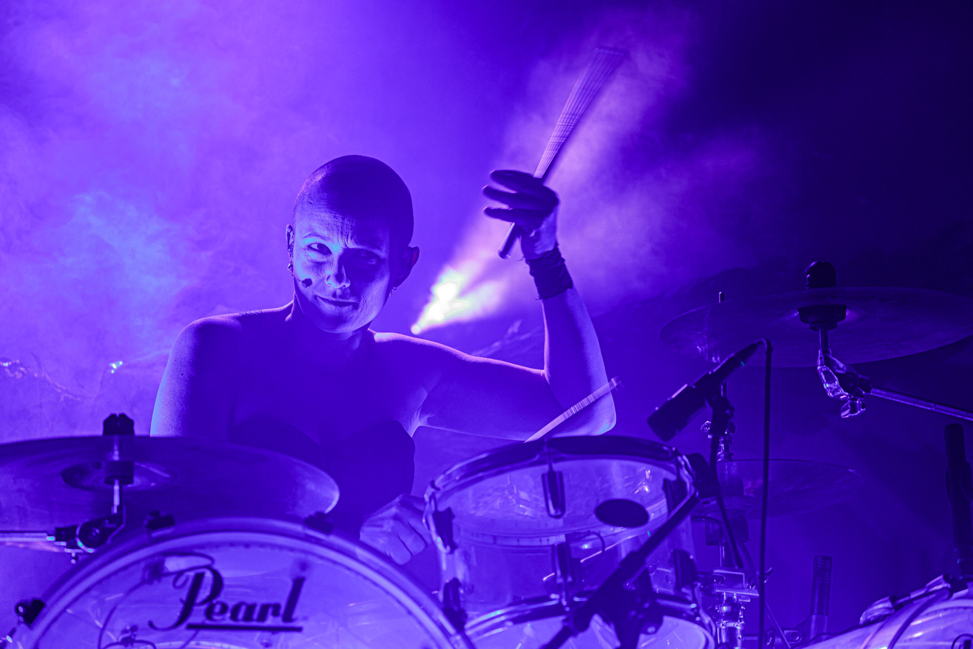 18.06.2022 - Mono Inc. zagrali w warszawskim klubie Progresja.Mono Inc. - niemiecki zespol z Hamburga wykonujący gotyckiego rocka, w składzie:Carl Fornia - git.Katha Mia - drums, Manuel Antoni - bass,Martin Engler - vocal,Gothic, industrial,  alternative, rock.Produkcja Winiary Bookings.fot. Andrzej Wasilkiewicz/kaziq.com