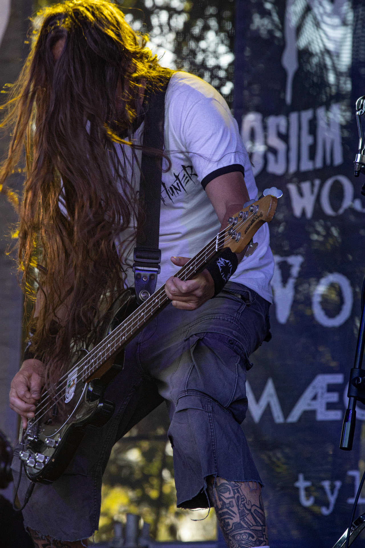 Hunter - postpandemoniczny koncert z okazji XXXV-lecia.Progresja - Gramy do Woli, Warszawa.Konrad „Saimon” Karchut – gitara basowa, Letnia Scena Progresji.fot. Andrzej Wasilkiewicz/Reporter