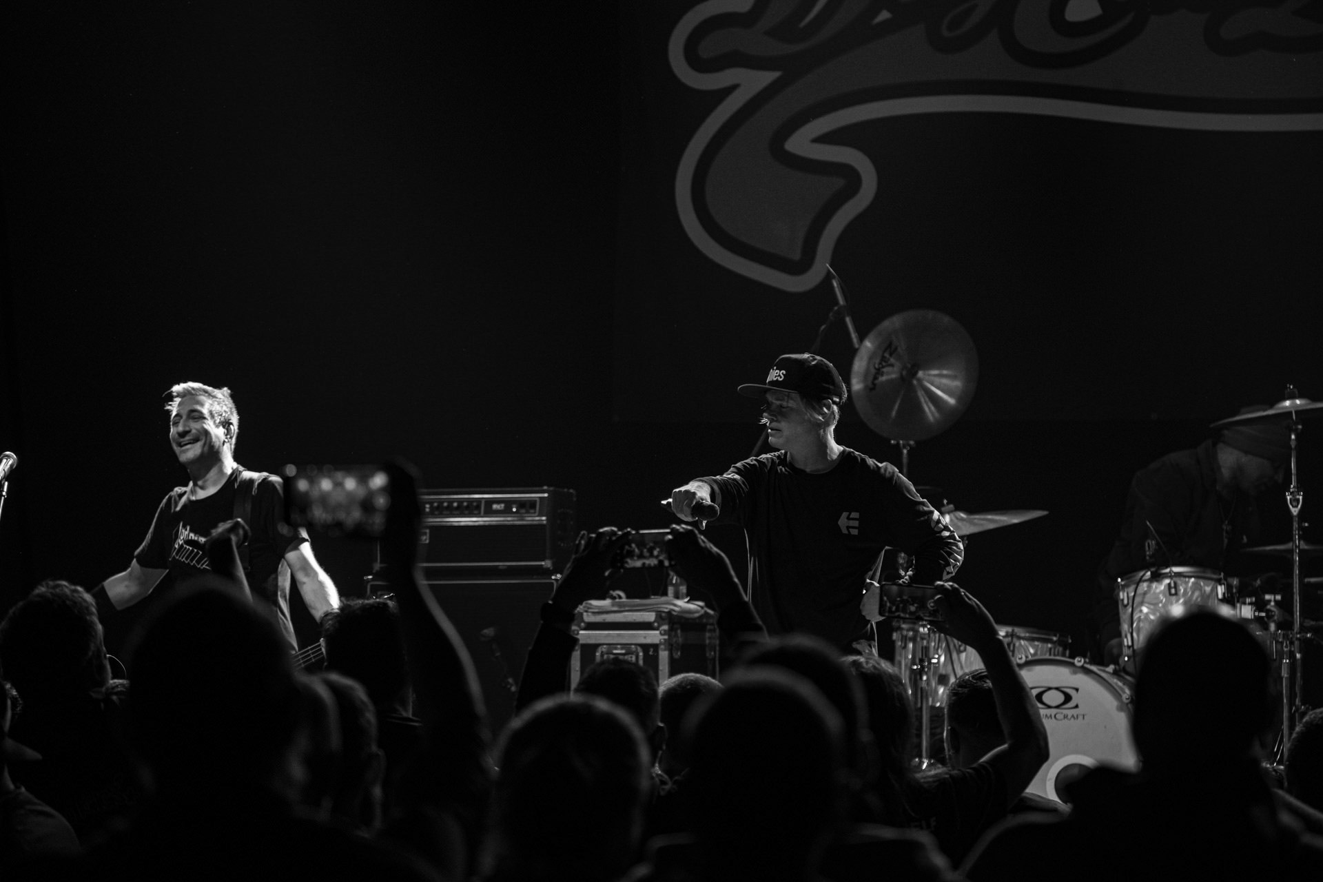 30.11.2021 koncert Dog Eat Dog - USA - hardcore, punkrock, rap, metal, hip hop, reggae, soul, funk,n/z Dave Neabore (bass), n/z John Connor (vocals), n/z Brandon Finley (drums), n/z Roger Hammerli (guitar),n/z Bozez (sax &amp; beer),koncert Warszawa, Progresja 25 lat albumu Play Games -  Dog Eat Dog.fot. Andrzej Wasilkiewicz/Reporter