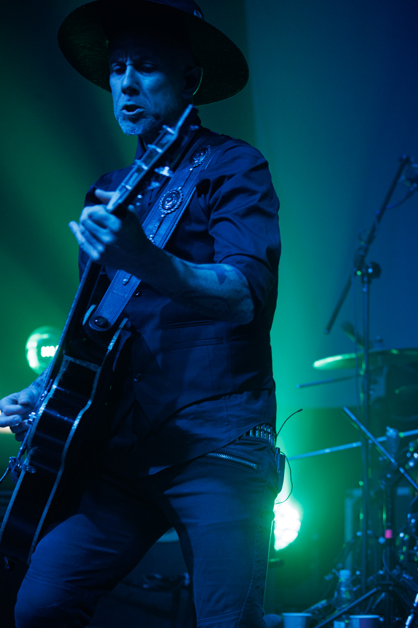 22.01.2022 koncert Me And That Man w Warszawie,Klub Progresja,n/z Adam Nergal Darski - gitara, wokal,Nergal znany jest z szerokich horyzontow muzycznych. Lider Behemoth nigdy nie kryl swojej sympatii do lzejszej, klimatycznej muzyki, spod znaku country, folku, bluesa. Dowodem jest zespol Me And That Man.Fot. Andrzej Wasilkiewicz/Reporter