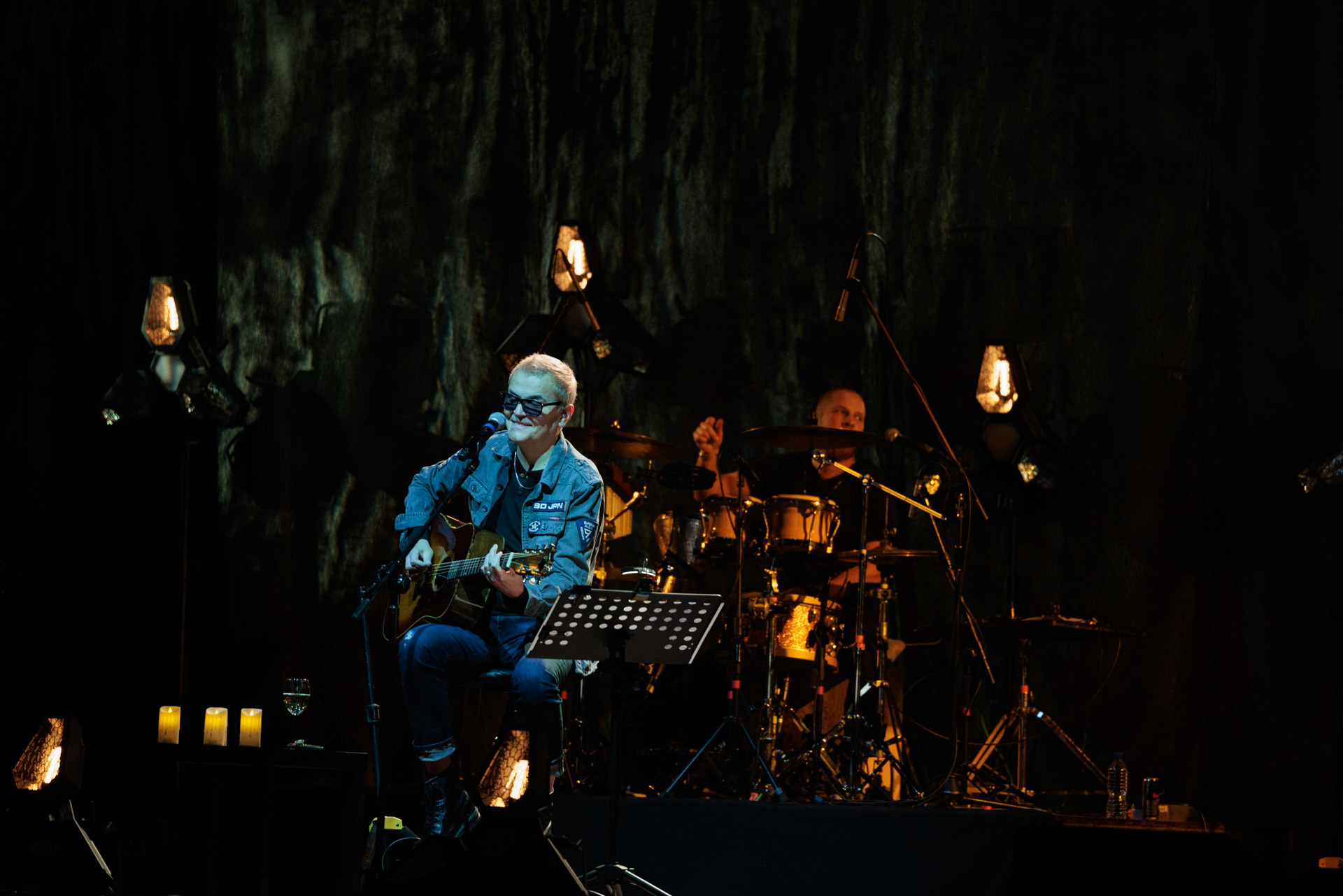 20.02.2022 Wilki 30lat akustycznie - Mija okragle 30 lat od czasu wydania debiutanckiej plyty “Wilki”.Koncert w warszawskiej Progresji. n/z Robert Gawlinskifot. Andrzej Wasilkiewicz/Reporter