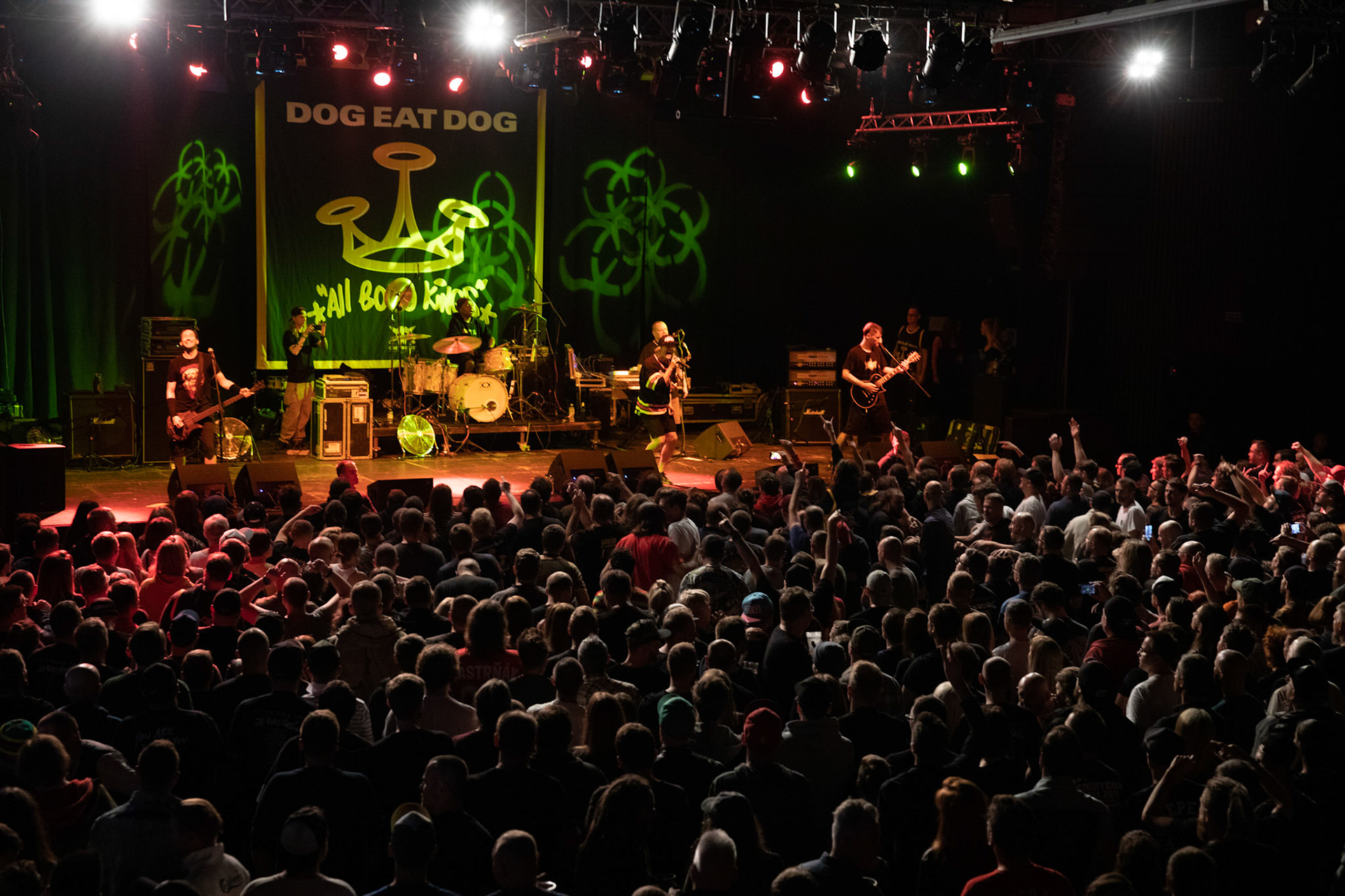 Dog Eat Dog - USA - hardcore, punkrock, rap, metal, hip hop,reggae, soul, funk,
Dave Neabore (bass), 
John Connor (vocals), 
Brandon Finley (drums) 
Roger Hämmerli (guitar)
Bozez (sax & beer)
koncert w Warszawskiej Progresji w ramach trasy 25 lat All Boro Kings zespołu Dog Eat Dog.
fot. Andrzej Wasilkiewicz/Reporter