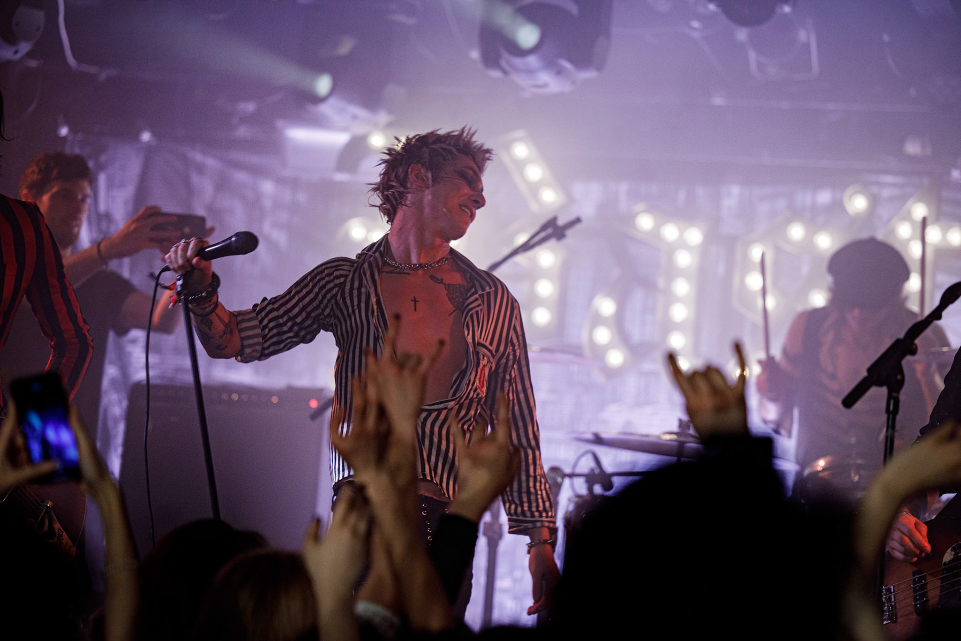 PALAYE ROYALE
The Bastards World Tour 2020: Europe.
Palaye Royal - Kanadyjski Fashion Art Rock Band,
nz. Remington Leith – Vocals,
nz. Sebastian Danzig – Guitar/Organ,
nz. Emerson Barrett - Drums,
Koncert w warszawskiej Proximie 10.03.2020
Sumerian Records, WiniaryBookings,
fot. Andrzej Wasilkiewicz/kaziq.com