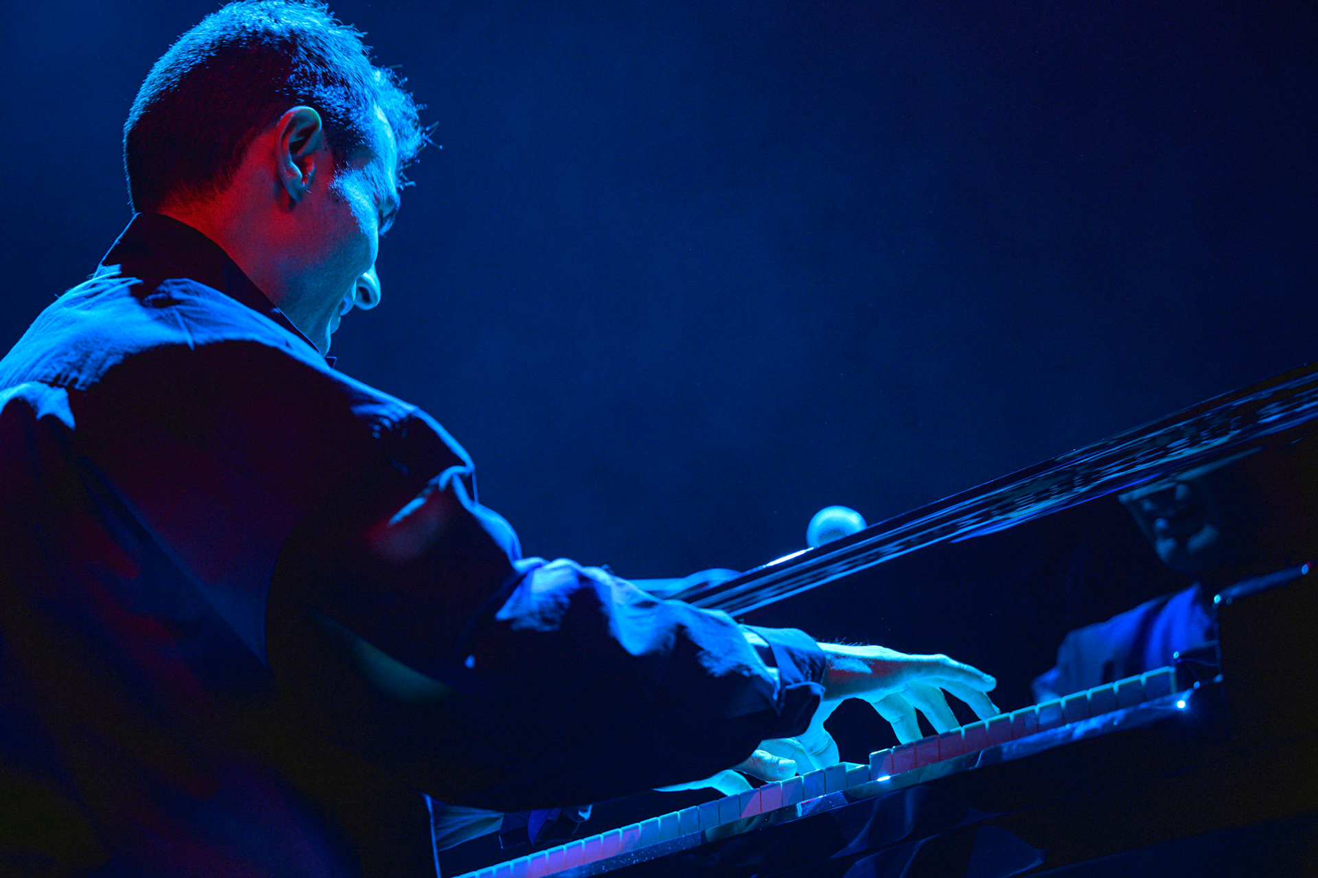 2023.11.07 Tigran Hamasyan Trio- jazz w warszawskim klubie Progresja! fot. Andrzej Wasilkiewicz/Reporter