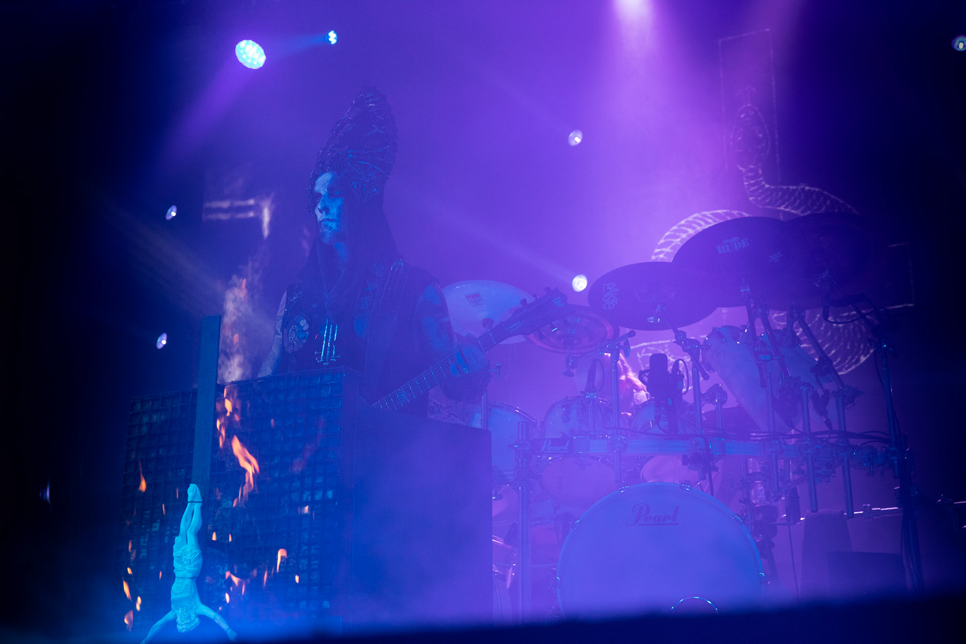 Nergal i płonący krzyż, BEHEMOTH - Polska - death metal, black metal
Adam NERGAL Darski -  Guitars,
INFERNO - Drums ov Annihilation and Artillery,
ORION - Bass Guitars,
SETH -  Lead Guitars,
koncert w Warszawskiej Progresji w ramach trasy Ecclesia Diabolica Baltica.
fot. Andrzej Wasilkiewicz/Reporter