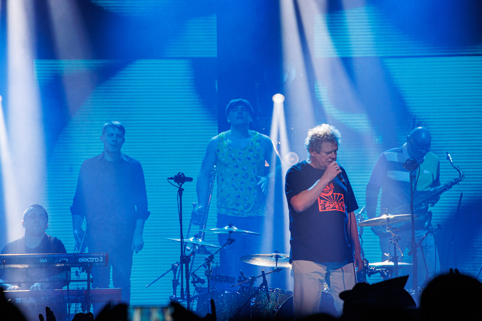 15.01.2022 KULT - koncert Pomaranczowa Trasa 2021/2022 - Warszawa Stodoła, Kult konczy w doskonalej formie przeniesiony z jesieni ostatni koncert Pomaranczowej Trasy 2021, publicznosc nie zawiodla, pelna sala.   n/z Tomasz Goehs perkusja,Rock, rock progresywny, rock alternatywny, punk, nowa fala, polski rock.fot. Andrzej kaziq Wasilkiewicz/Reporter