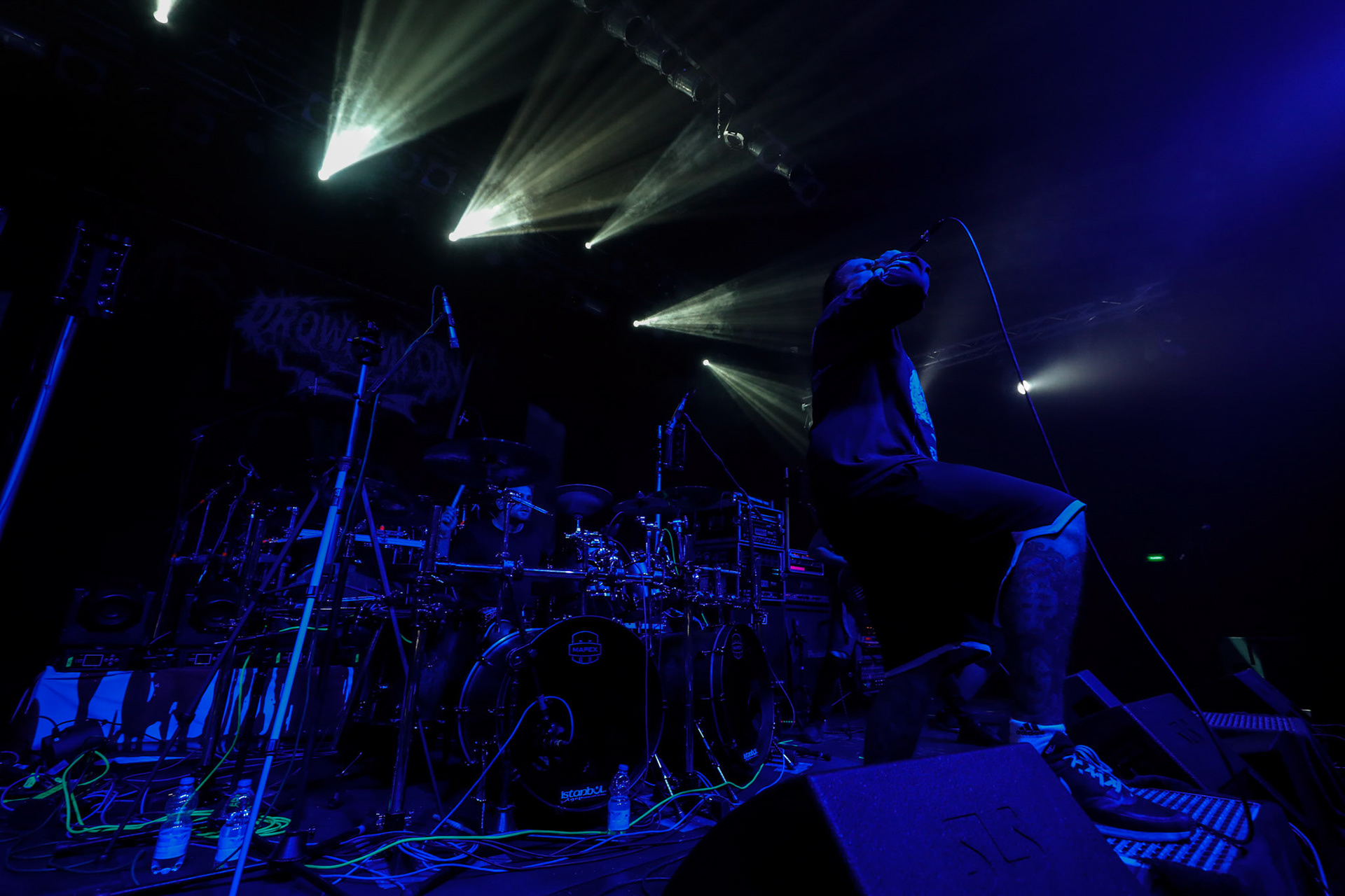 30.11.2018 Knock Out Tour 2018 - Warszawa Progresja - DROWN MY DAY deathcore, metalcore, death metal, 

Maciek "Groov" Korczak wokal, 
Arkadiusz Antosz gitara basowa, 
Sergiusz Smolnicki gitara, 
Sławomir Wojtas gitara, 
Kuba Homik perkusja, fot. Andrzej Wasilkiewicz/Reporter