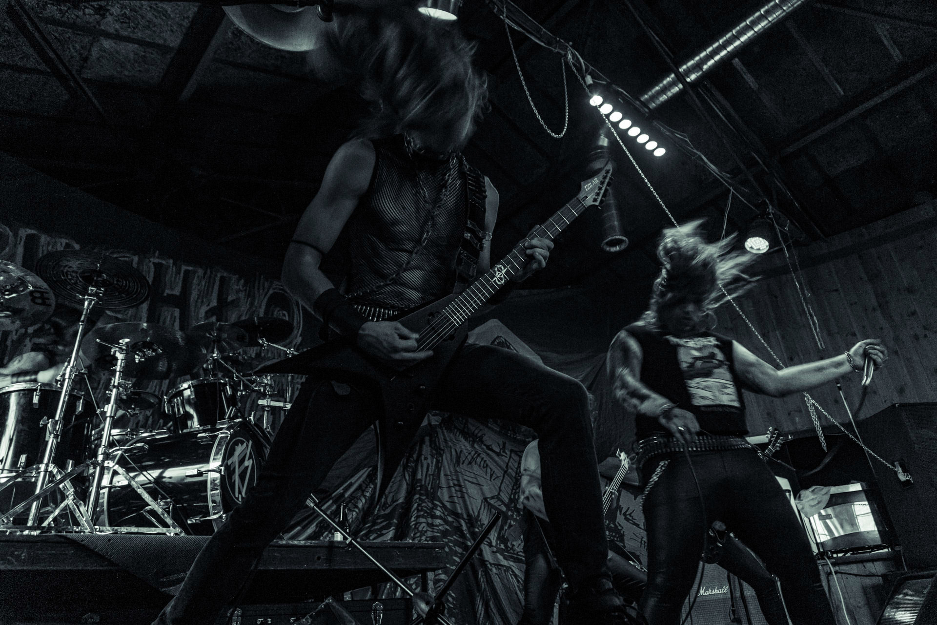 BAGNO (oldschool black/death)w składzie:Krzysiek - wokalKuba - gitaraThrasher - gitara Kacper - bassMaciek - garyDestrukcja i zgnilizna, wszystko czego nie chcesz usłyszeć a i tak się pojawisz, Druga fala dobrej muzy z Rzeszowa, bo pierwsza skończyła się w latach 90.Produkcja Left Hand Soundsfot. Andrzej Wasilkiewicz/kaziq.com