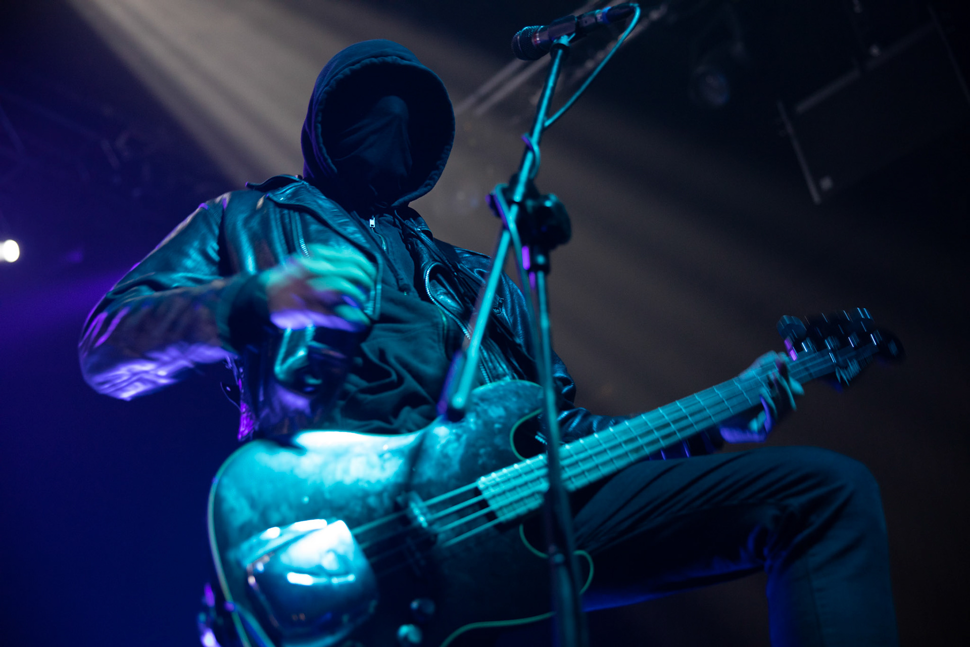 Mgła – polska grupa black metalowa powstała w Krakowie, pod przewodnictwem wokalisty i gitarzysty Mikołaja „M.” Żentary, warszawski koncert w Progresji odbył się w ramach europejskiej trasy koncertowej Mgły, organizowany przez Left Hand Sounds, metal, blackmetal,  Andrzej Wasilkiewicz/Reporter