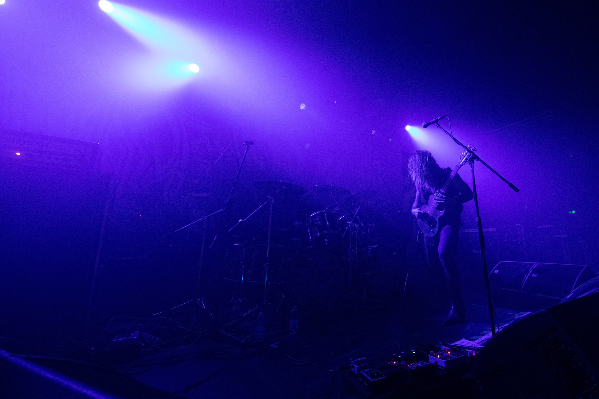 14.12.2018r. BÖLZER koncert Merry Christless  KzR Okoi Therry Jones  – vocals, gitara
HzR Fabian Wyrsch – drums  fot. Andrzej Wasilkiewicz/Reporter