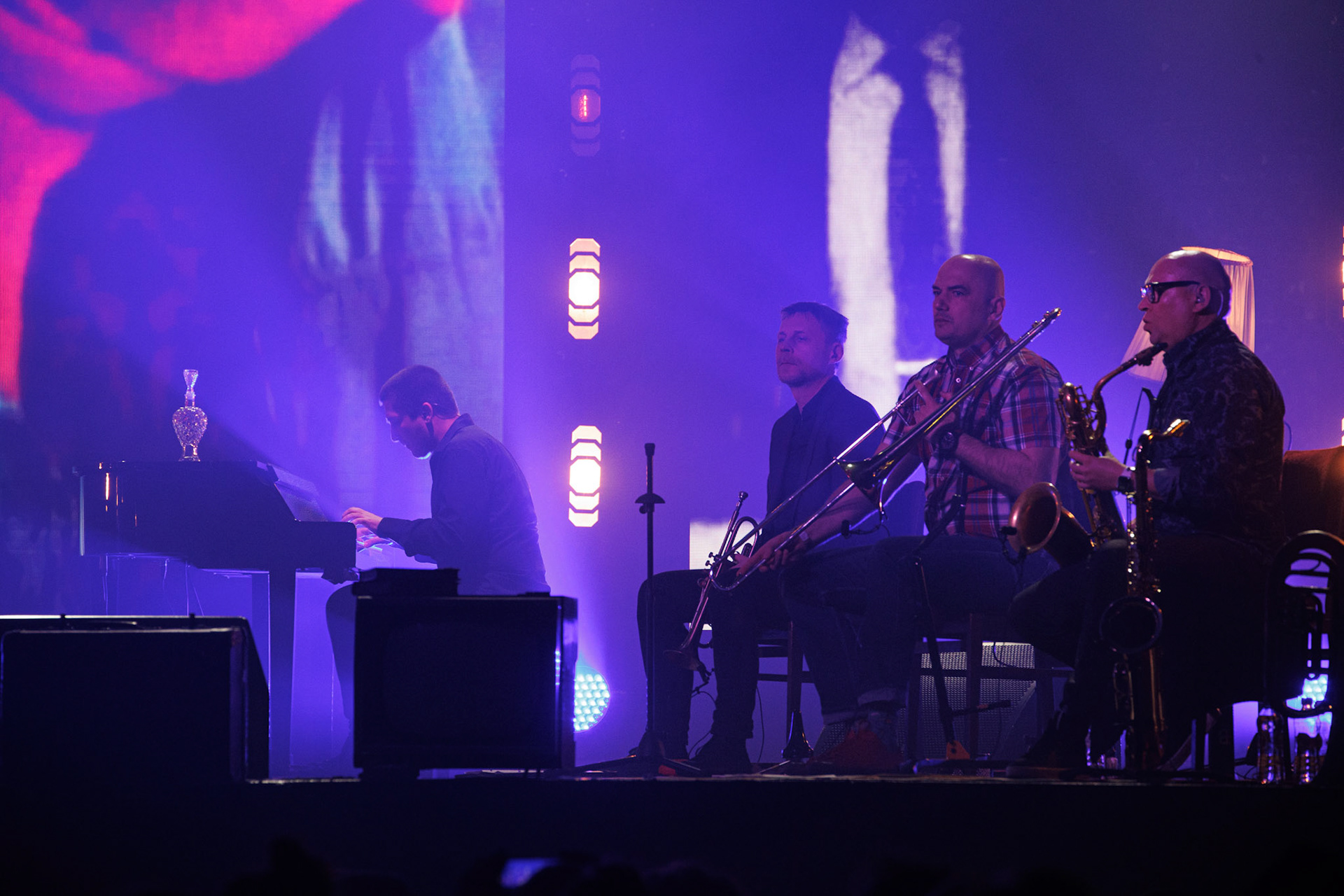 18.03.2022 KULT Akustik - koncert Warszawa klub Stodola,  n/z Konrad Wantrych klawisze,n/z Janusz Zdunek trabka,n/z Mariusz Godzina saksofony,n/z Jaroslaw Wazny puzon,n/z Jan ”Janusz” Staszewski wokal,Rock, rock progresywny, rock alternatywny, punk, nowa fala, polski rock.fot. Andrzej kaziq Wasilkiewicz/Reporter