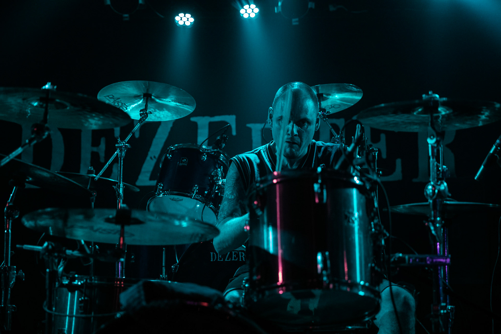 8.12.2018r 1125 koncert Proxima, Rafał „Wróbel” Wróblewski – wokal
Krzysztof „Sokół” Sokołowski – perkusja
Dawid Gappa – gitara basowa
Szymon „Laluś” Wolny – gitara elektryczna
Adam „Ady” Wacyk – gitara elektryczna fot. Andrzej Wasilkiewicz/Reporter