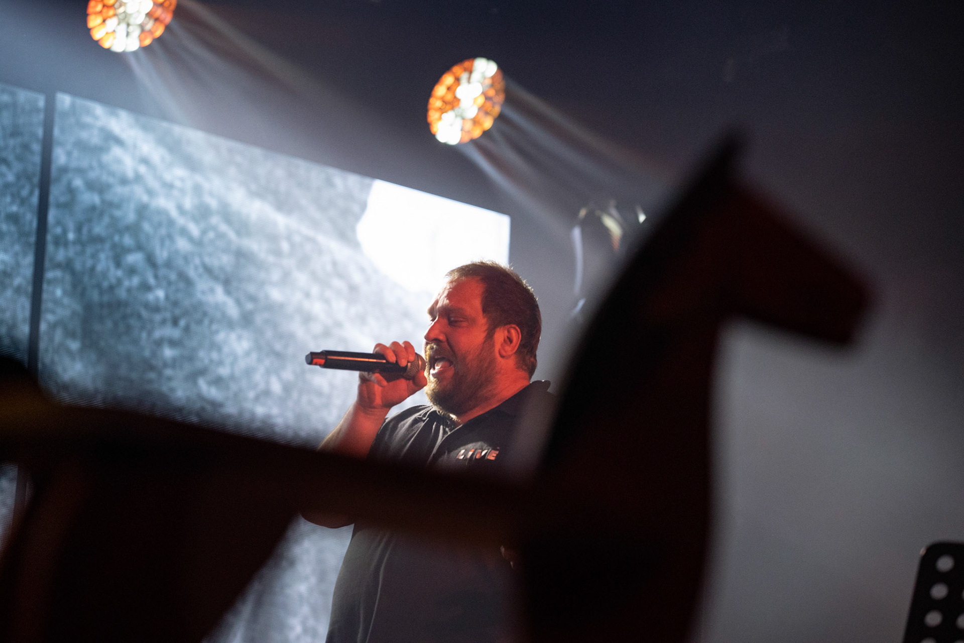 KULT - koncert w Trasy AKUSTIK 2021 - klub Stodola Warszawa 4.06.2021 n/z Kazik Staszewski wokal,Wojciech Jabłonski gitara,Piotr Morawiec gitara,Ireneusz Werenski bas,Tomasz Goehs perkusja,Konrad Wantrych klawisze,Janusz Zdunek trabka,Mariusz Godzina saksofony,Jarosław Wazny puzon,Rock, rock progresywny, rock alternatywny, punk, nowa fala.fot. Andrzej kaziq Wasilkiewicz/kaziq.com