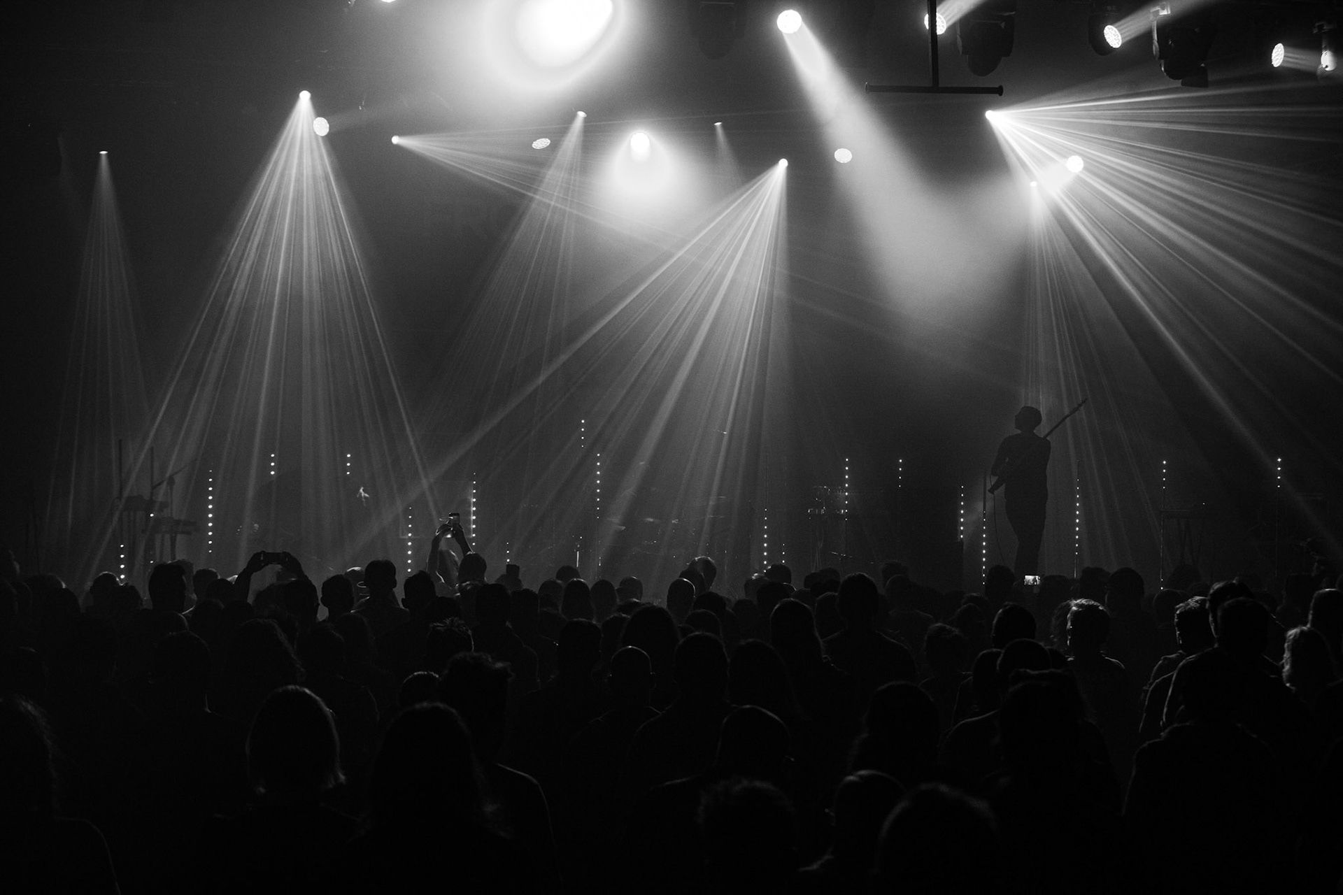 27.11.2021 TIDES FROM NEBULA koncert, Warszawa klub Progresja,Knock Out Productions, Mystic Production,Post-rock, muzyka alternatywna, progresywny rock.n/z Maciej Karbowski – gitara, instrumenty klawiszowen/z Przemek Weglowski – gitara basowan/z Tomasz Stolowski – perkusjaFot. Andrzej Wasilkiewicz/Reporter