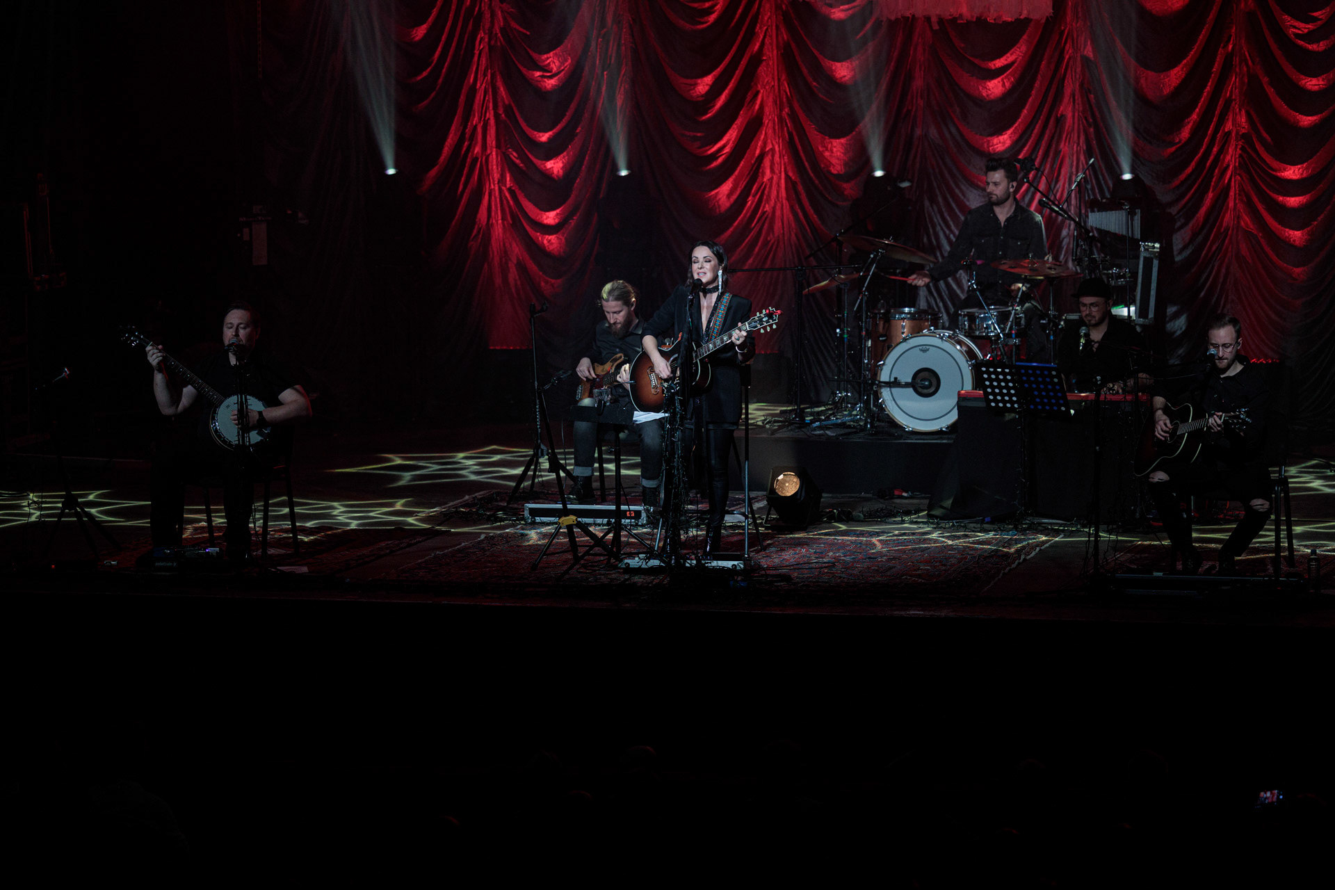 5.12.2021 Kasia Kowalska akustycznie w Klubie Stodola.n/z Kasia Kowalska - wokal,n/z Jerzy Runowski - gitara,n/z Pawel Grudniak - bass,n/z Marcin Karel - gitara,n/z Barek Pawlus - perkusja,Rock, rock progresywny, rock alternatywny, polski rock, pop-rock.fot. Andrzej Wasilkiewicz/Reporter