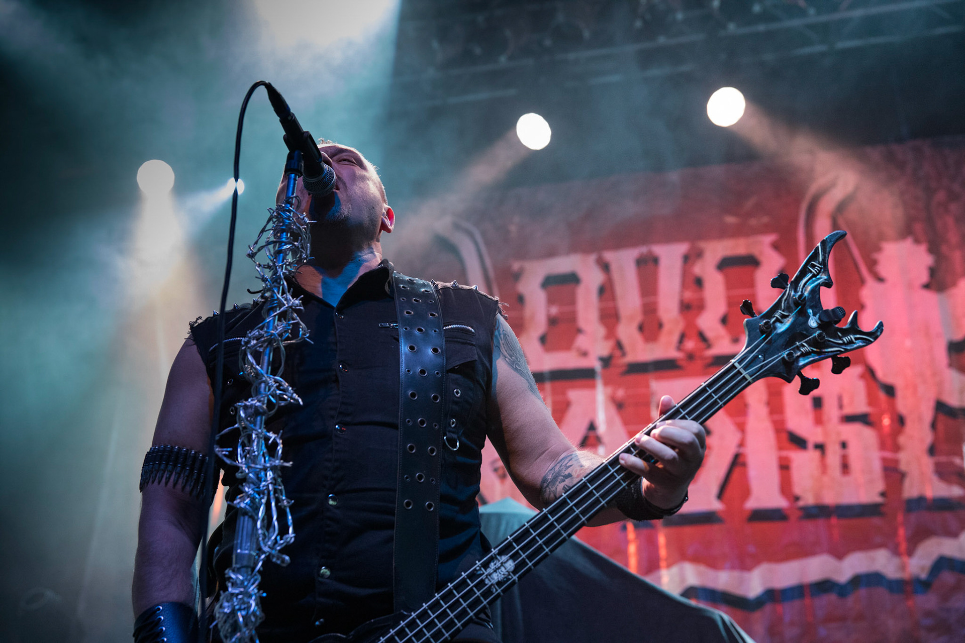 Legendy Metalu QUO VADIS - Thrash Metal - koncert Legendy Metalu w warszawskiej Progresji,
Tomasz "Skaya" Skuza - bass/vocal
Ian "Źdźbło" Bemolator- guitar
Mateusz "Matek" Lazar - guitar
Szymon "Sajmon" Synówka - drums
fot. Andrzej kaziq Wasilkiewicz