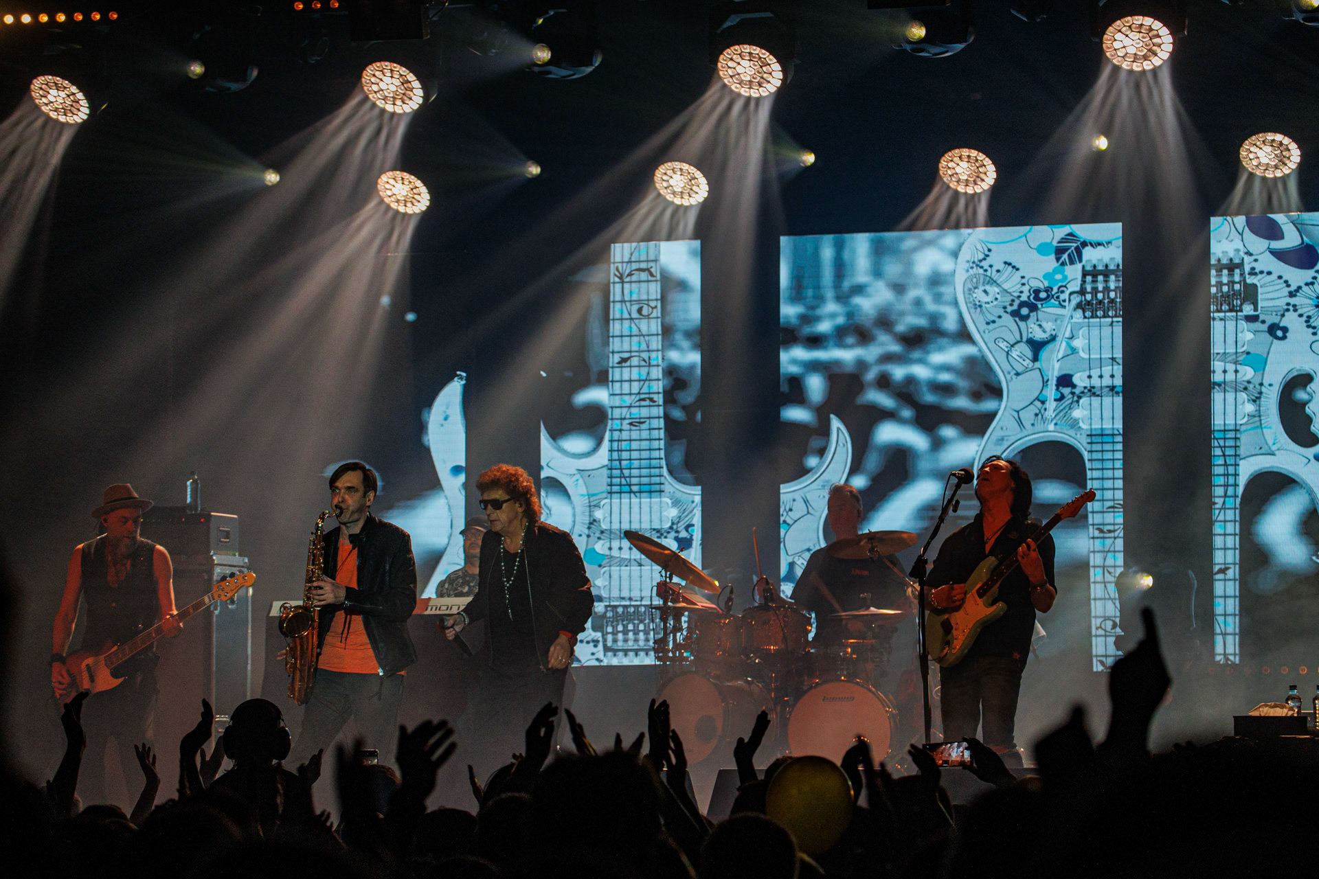 Koncerty Lady Pank - LP1 - w Klubie Stodola. LP1 - 35 lata od premiery albumu.n/z. Jan Borysewicz – gitara,  n/z. Janusz Panasewicz – wokal, n/z. Kuba Jabłoński – perkusja n/z. Krzysztof Kieliszkiewicz – gitara basowa, n/z. Michał Sitarski – gitara, stały sideman, n/z. Wojtek Olszak – instrumenty klawiszowe, Fot. Andrzej kaziq Wasilkiewicz/Reporter