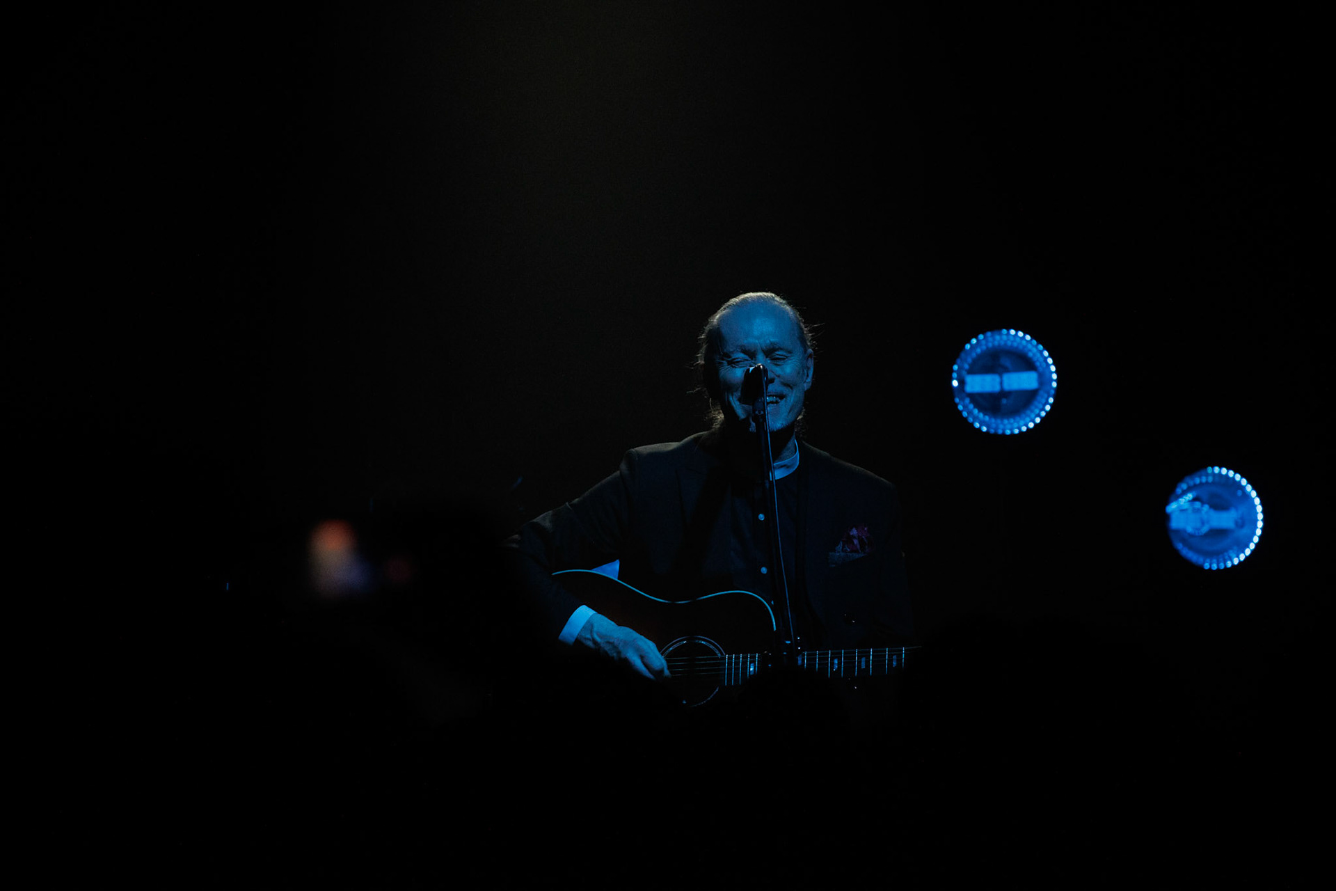 22.01.2022 koncert Me And That Man w Warszawie,Klub Progresja,n/z John Porter - gitara, wokal, Nergal znany jest z szerokich horyzontow muzycznych. Lider Behemoth nigdy nie kryl swojej sympatii do lzejszej, klimatycznej muzyki, spod znaku country, folku, bluesa. Dowodem jest zespol Me And That Man.Fot. Andrzej Wasilkiewicz/Reporter