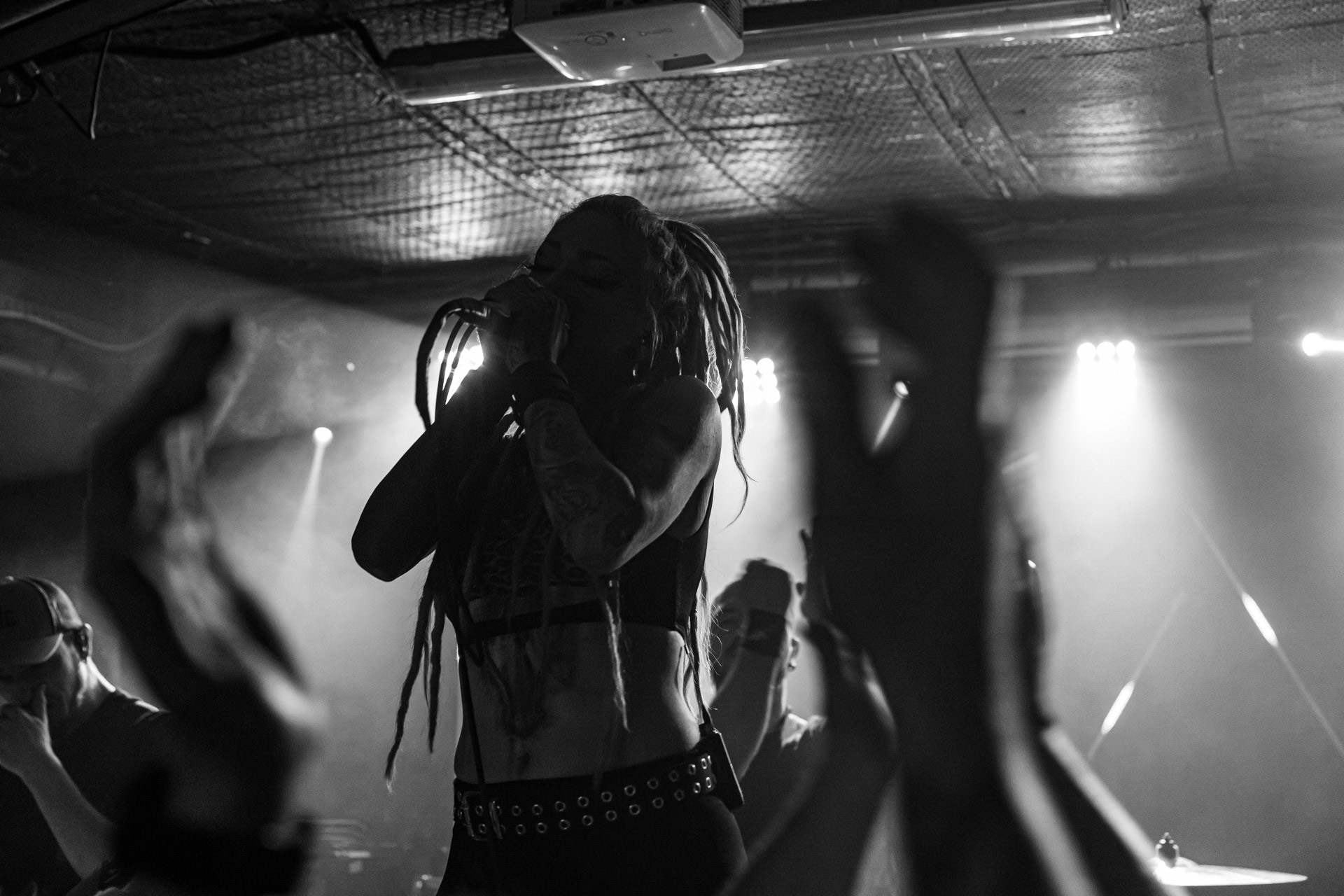 25.04.2022 Infected Rain- koncert warszawska Hydrozagadka, Infected Rain, moldawski nu metal, nu metalcore,Zespol wokalistki Eleny Cataraga, Elena  "Lena Scissorhands" Cataraga - vocals, Ecdysis By Night Tour 2022 produkcja Knock Out Productionsfot. Andrzej Wasilkiewicz/Reporter